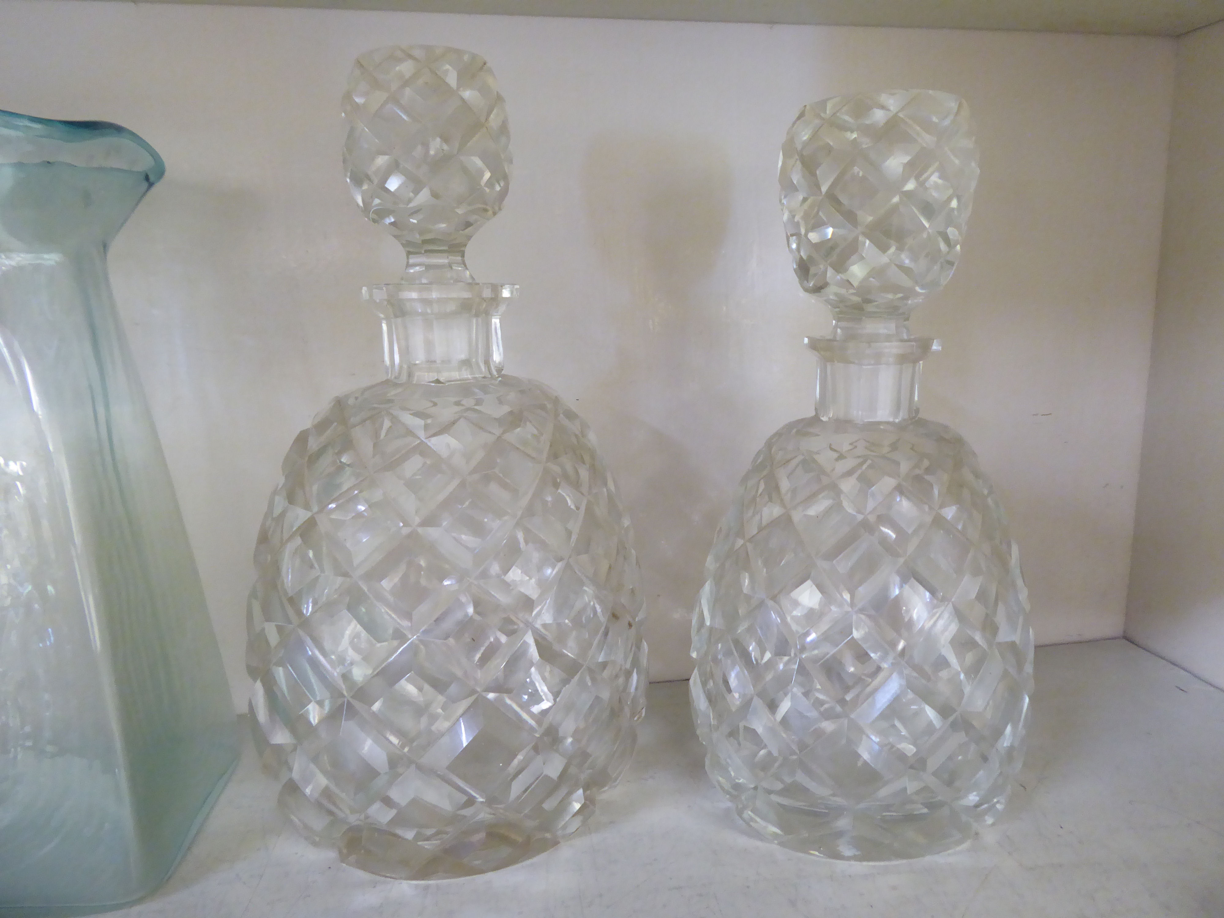 Coloured and clear glassware: to include two bulbous cut glass decanters with stoppers; and a set of - Image 8 of 8