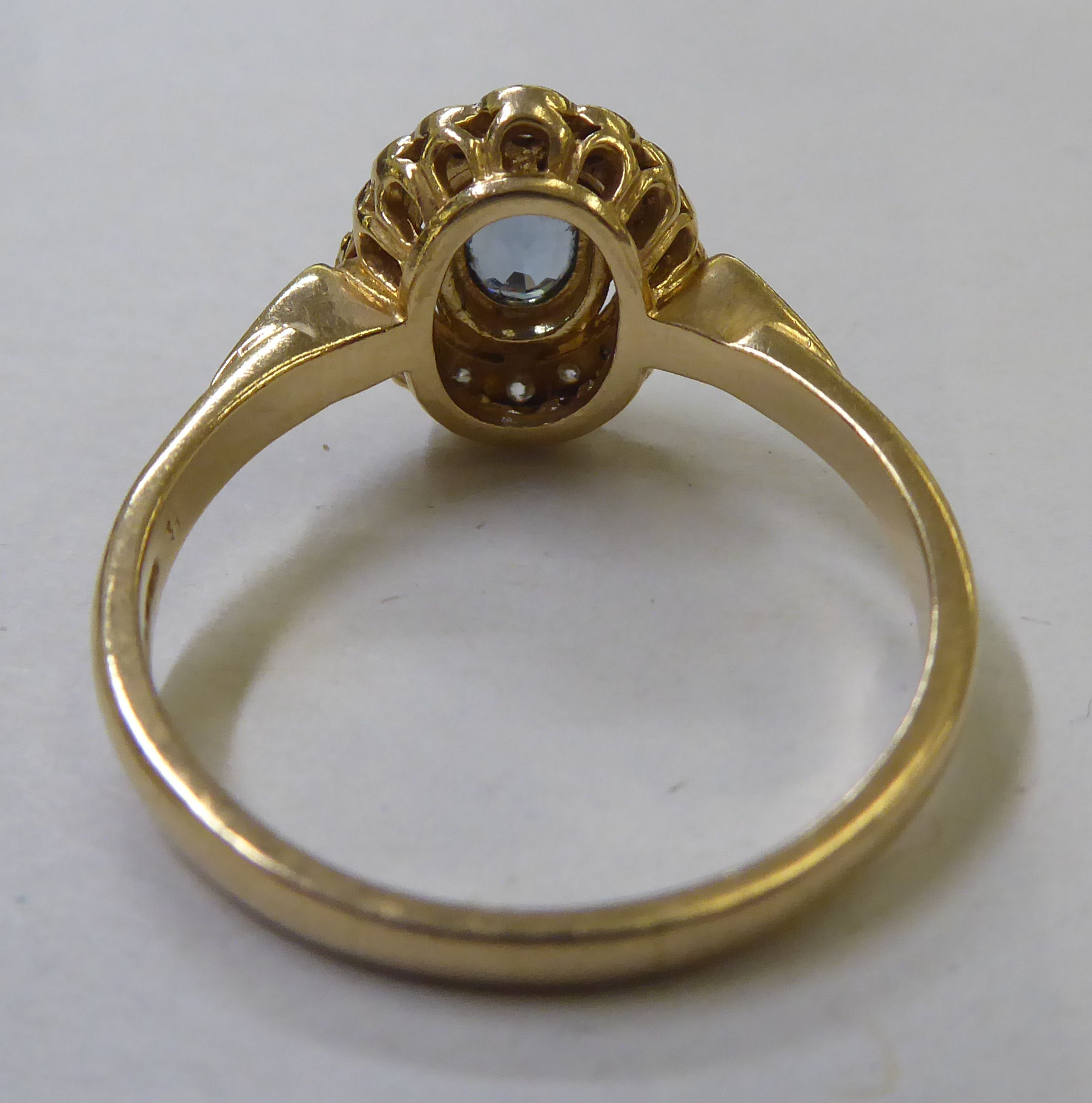 A 14ct gold cluster ring - Image 3 of 4