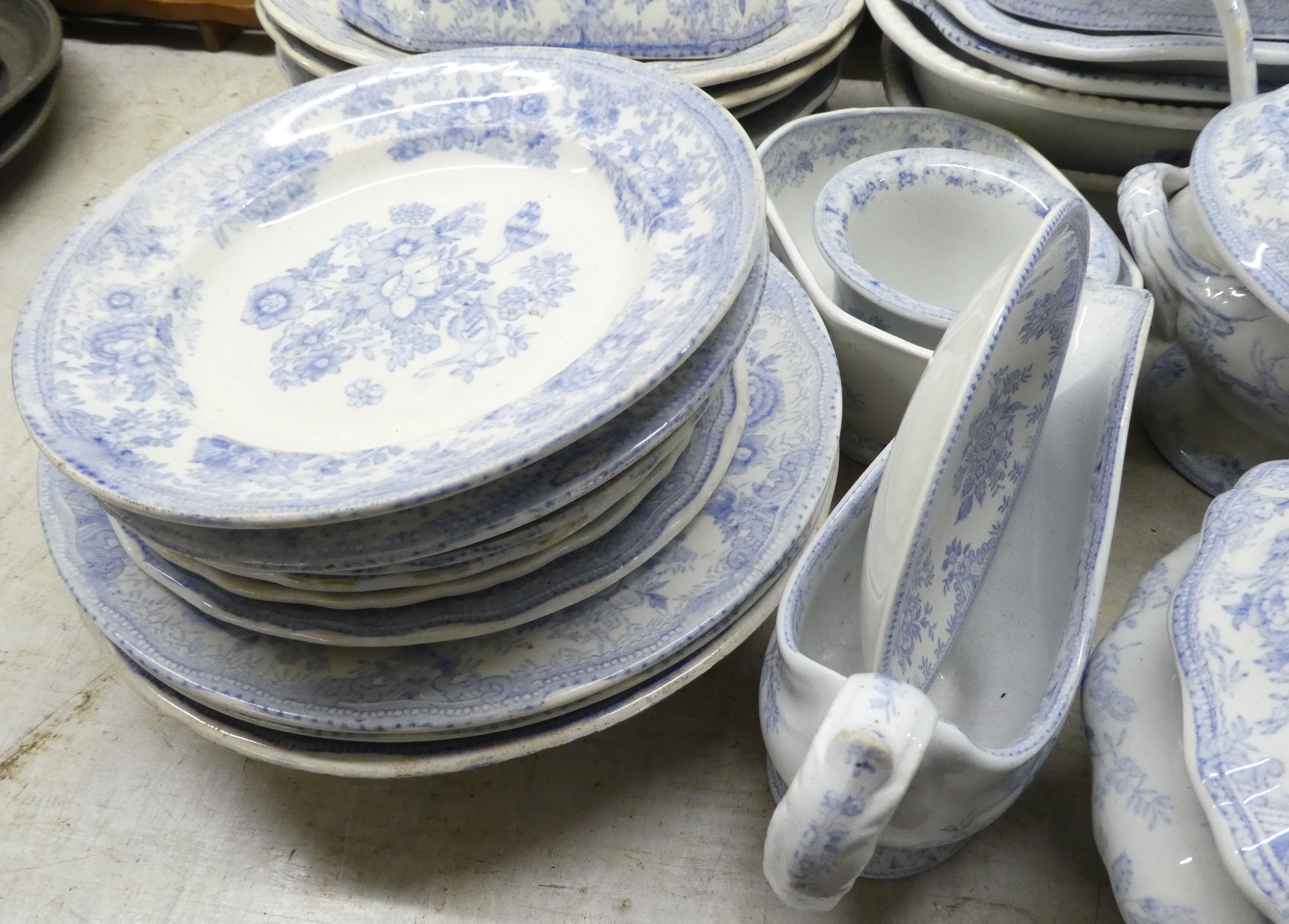 Mainly 19thC china tableware, decorated in blue and white print with pheasants, birds and other - Bild 7 aus 8