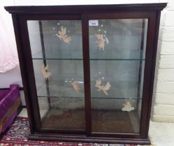 An early 20thC retailers, fully glazed, mahogany cased, counter top display cabinet with two plate