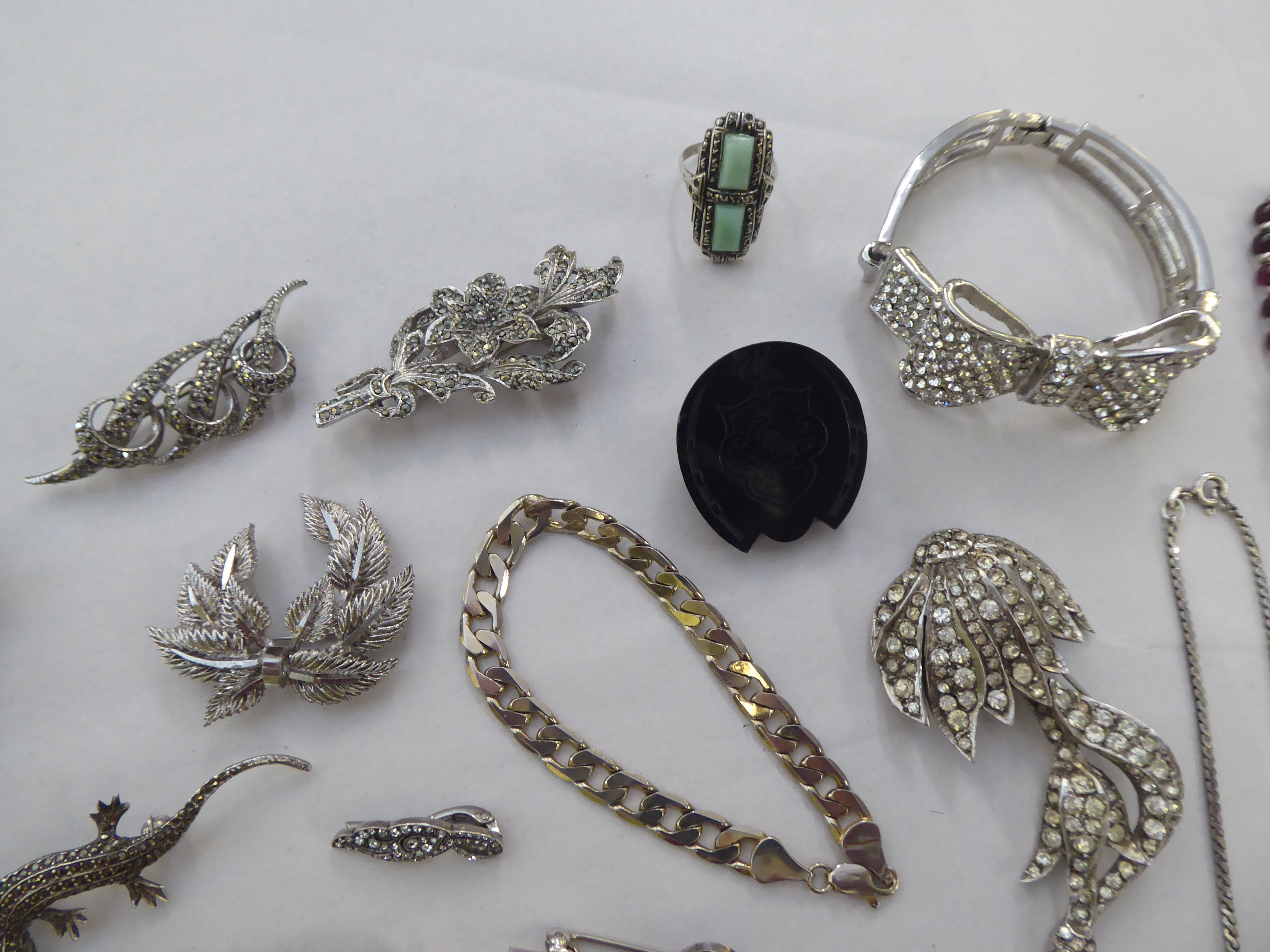 Items of personal ornament: to include marcasite set brooches - Image 4 of 5