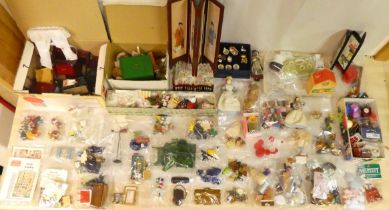 Dolls house furniture and accessories: to include examples by The Dolls House Emporium and Midwest