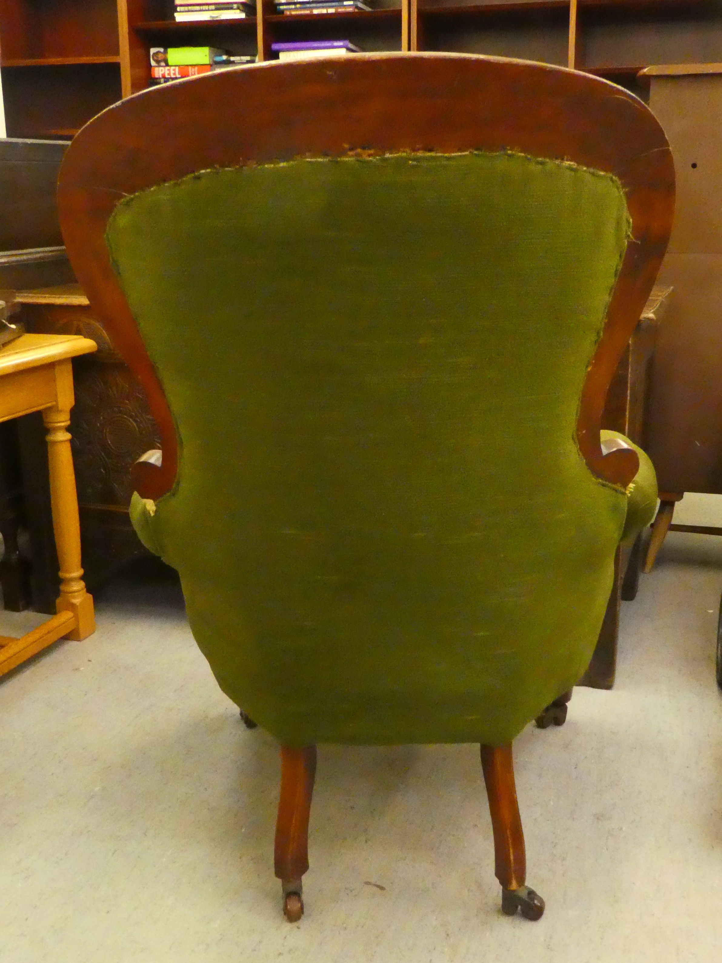 A late Victorian mahogany framed salon chair with a button upholstered spoonback, raised on cabriole - Image 3 of 4