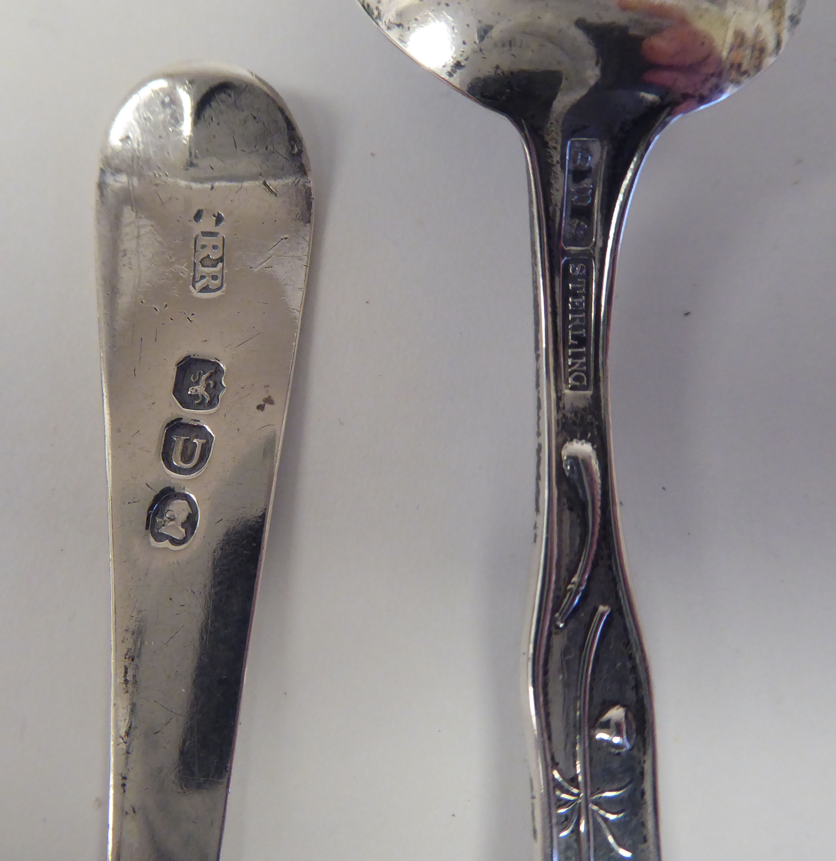 Silver collectables: to include two teaspoons; a flute moulded vesta case; and four Great War - Image 4 of 10
