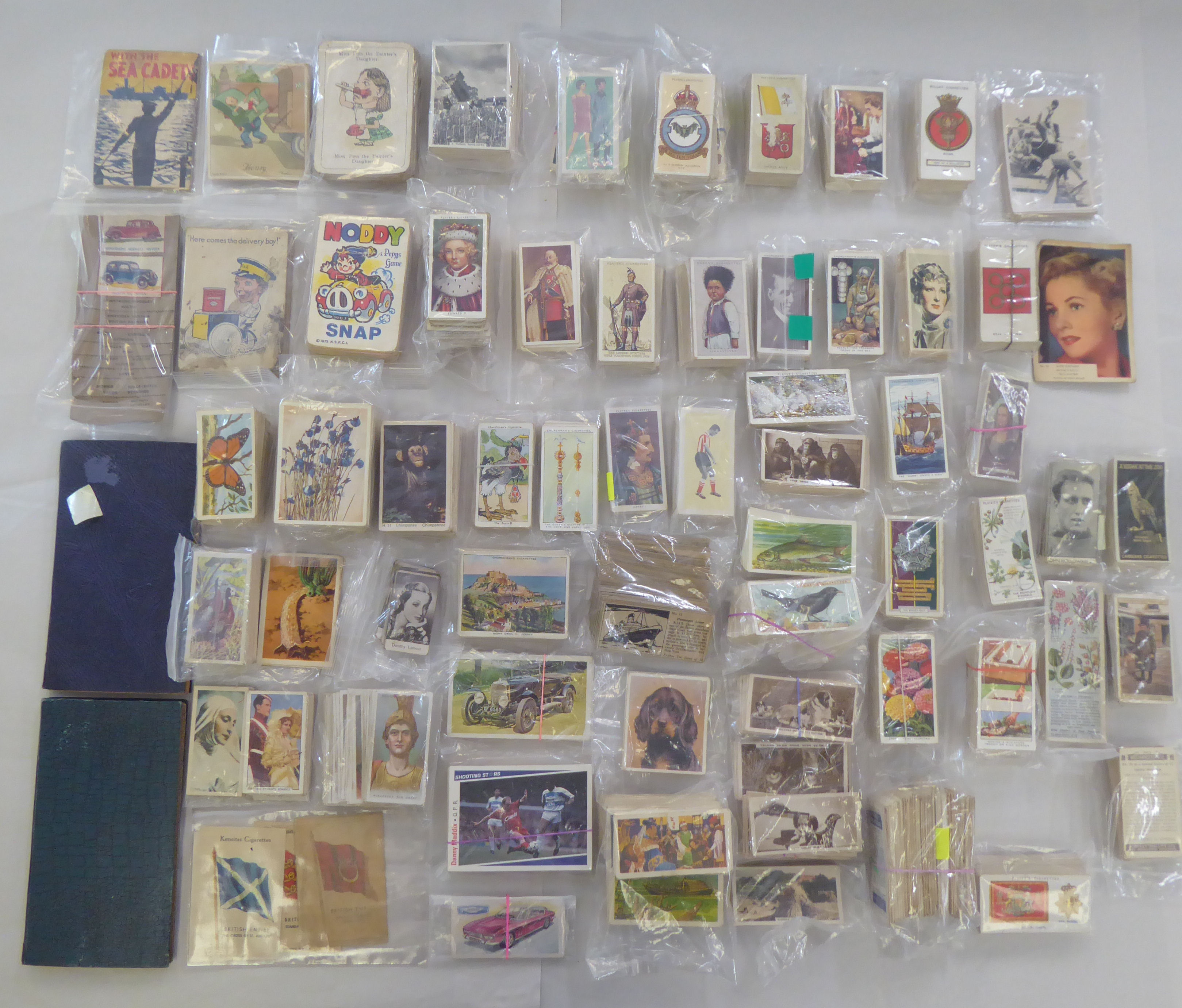 Uncollated collection of Ogdens, Churchman and other cigarette cards