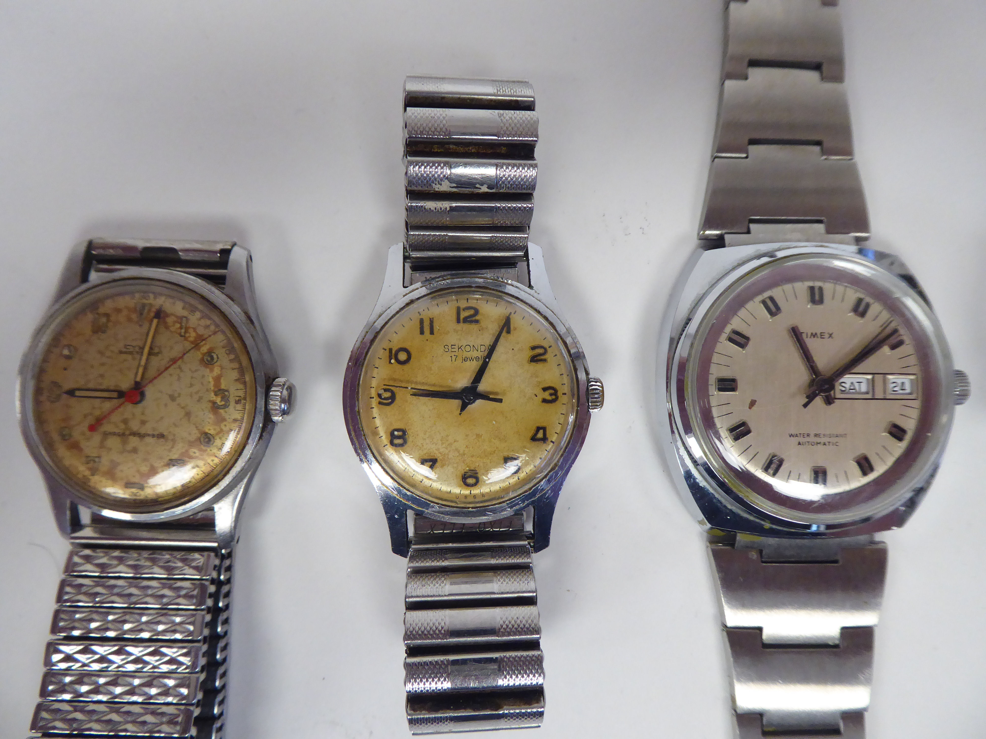 Four stainless steel cased and strapped wristwatches; and another unstrapped - Image 2 of 3