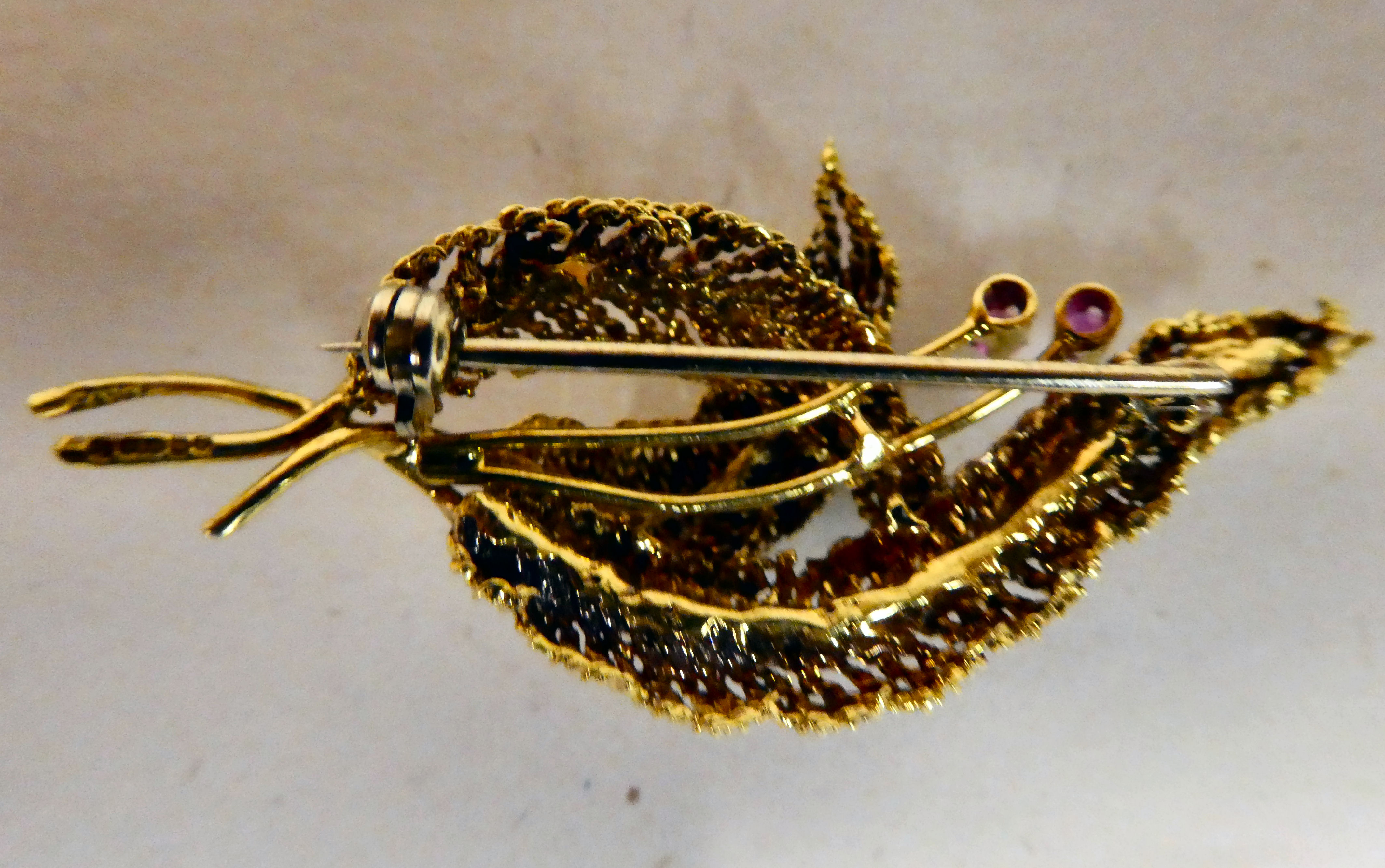 An 18ct gold brooch, fashioned as entwined leaves, set with two small pink stones - Image 2 of 2