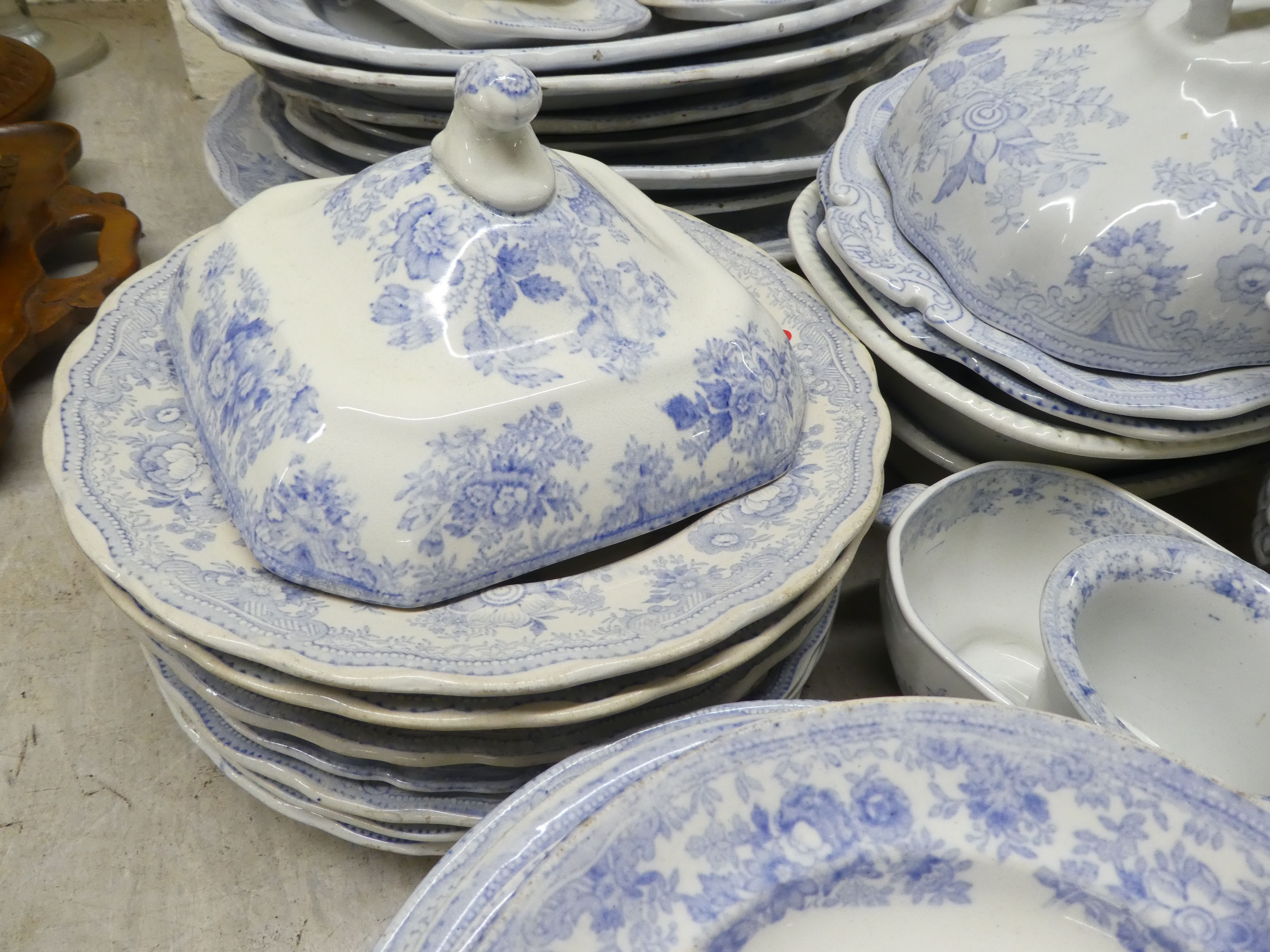 Mainly 19thC china tableware, decorated in blue and white print with pheasants, birds and other - Bild 4 aus 8