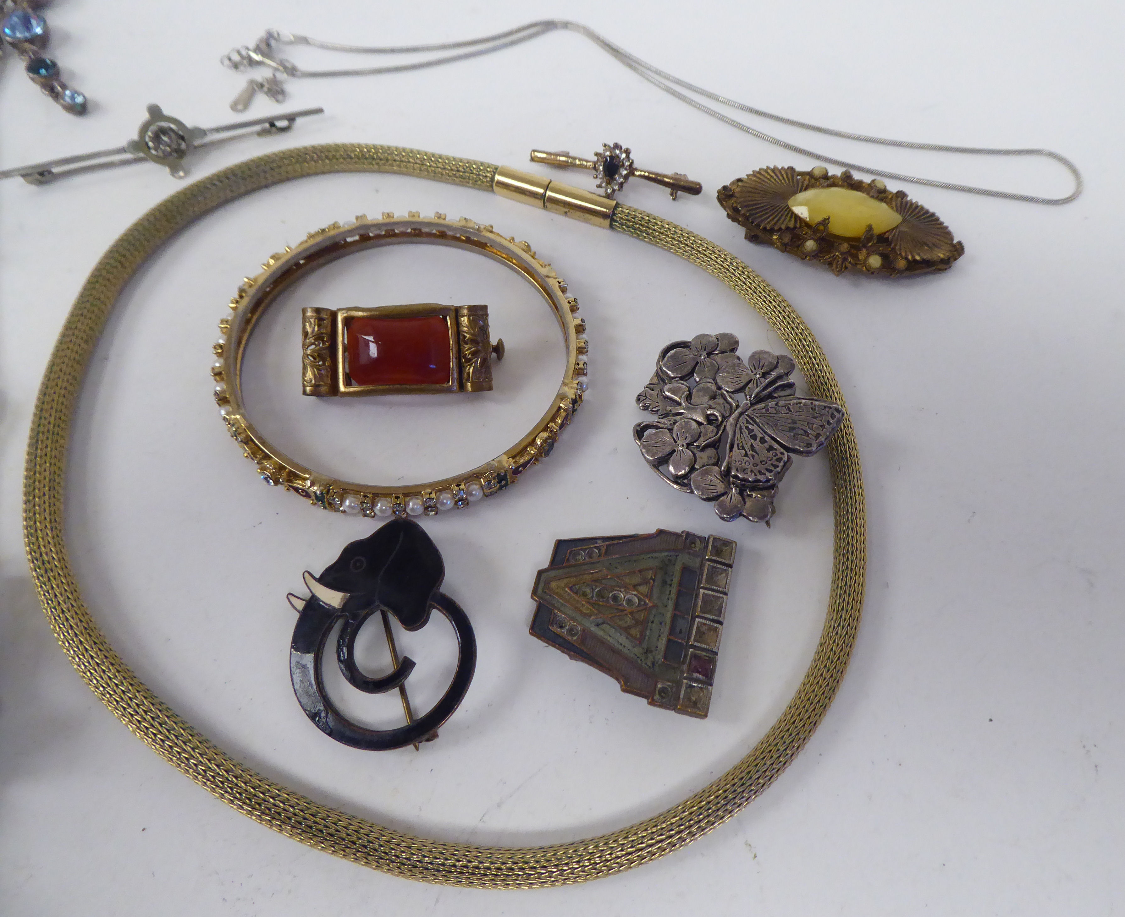Jewellery: to include a late Victorian yellow metal mourning brooch - Image 7 of 8
