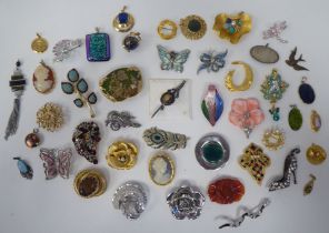 Jewellery: to include pendants and brooches