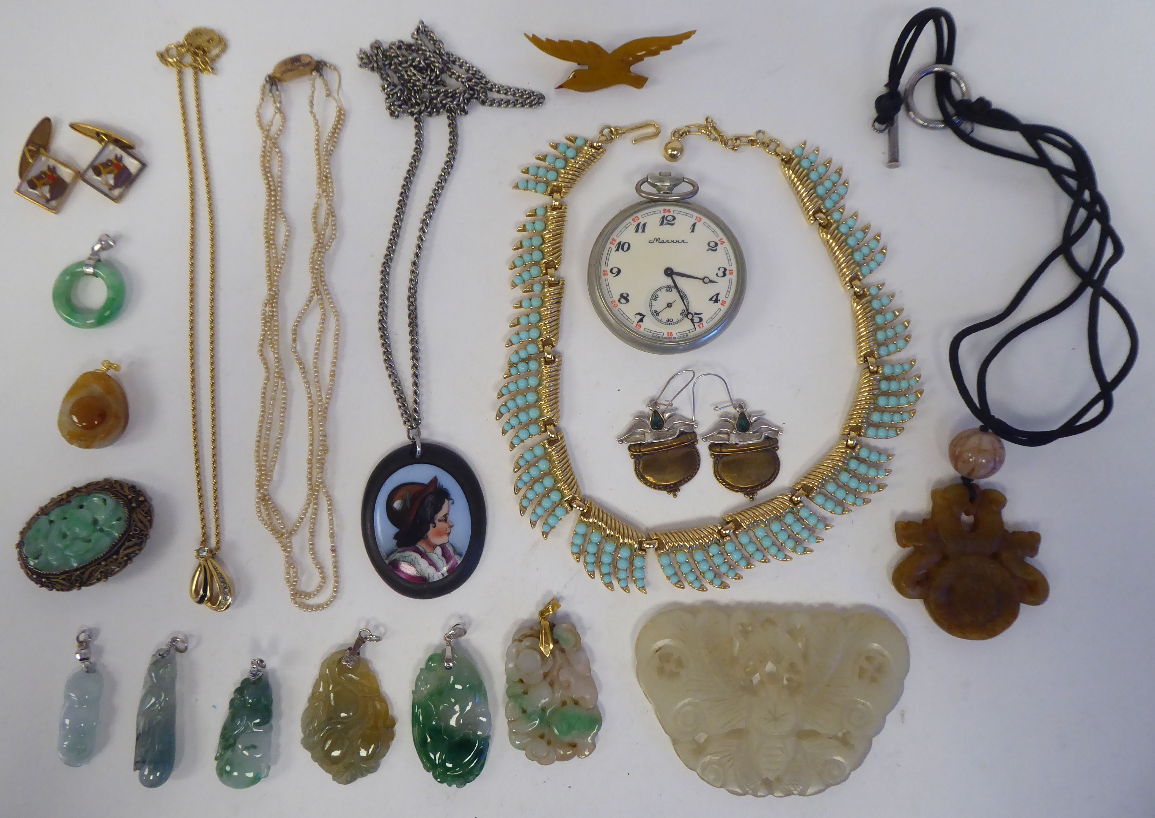 A mixed lot: to include a Chinese carved jade pendant