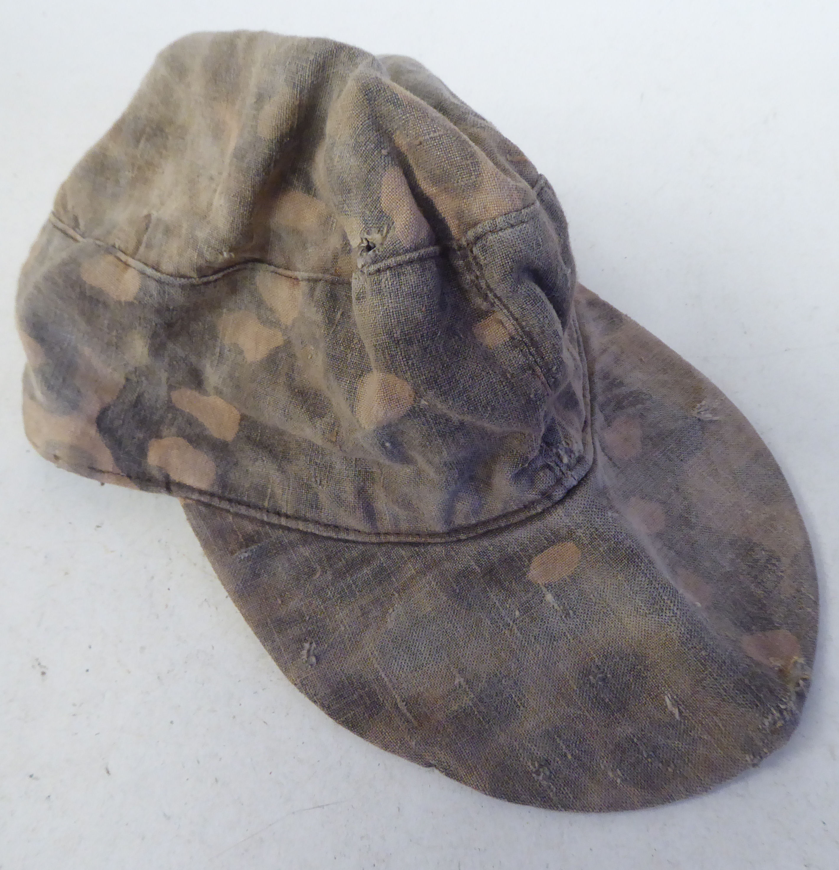A German military camouflage smock, cap and helmet cover (Please Note: this lot is subject to the - Image 4 of 4