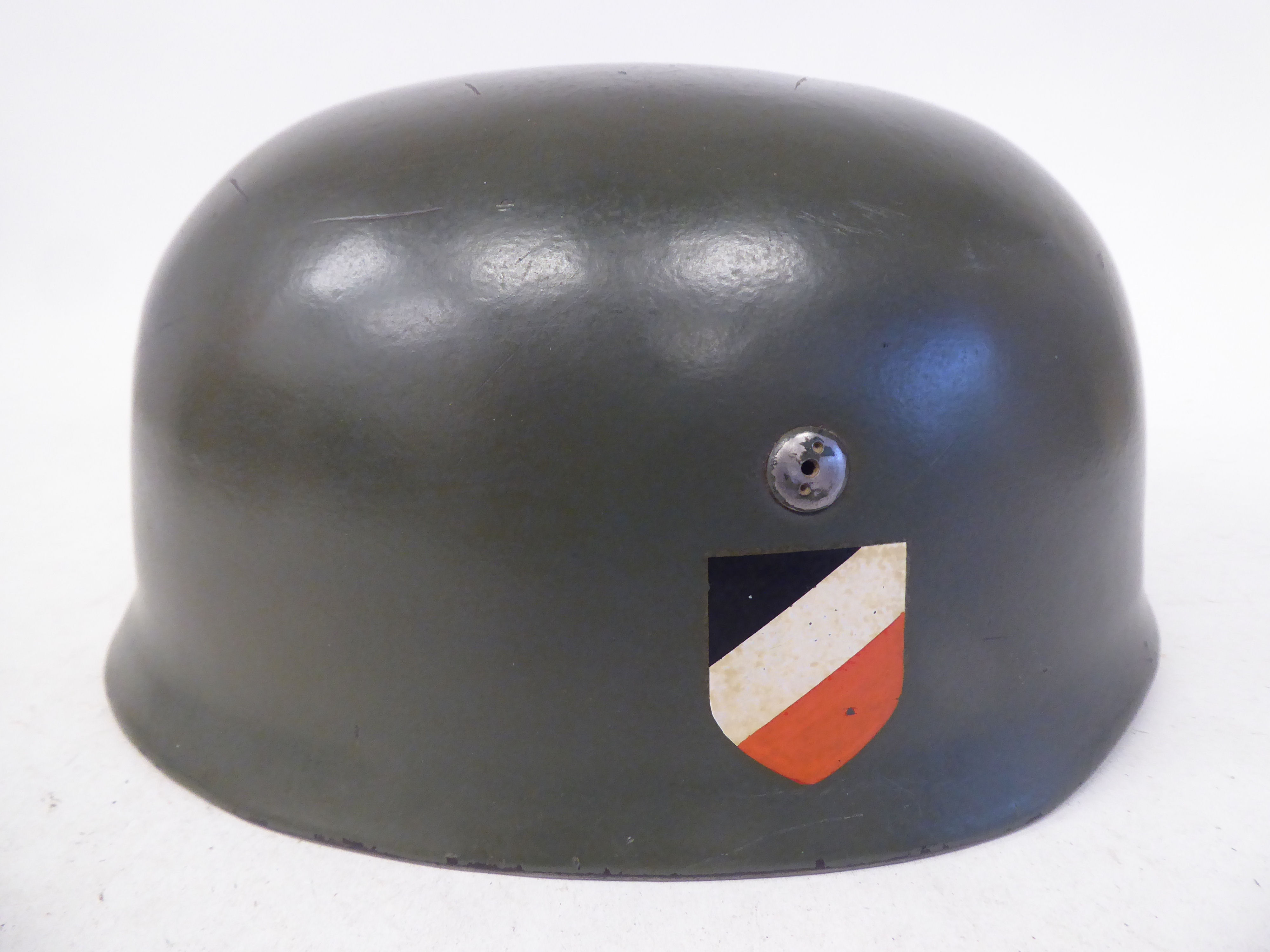 A German World War II Luftwaffe parachutist's steel helmet with a hide liner, harness strap and - Bild 3 aus 4