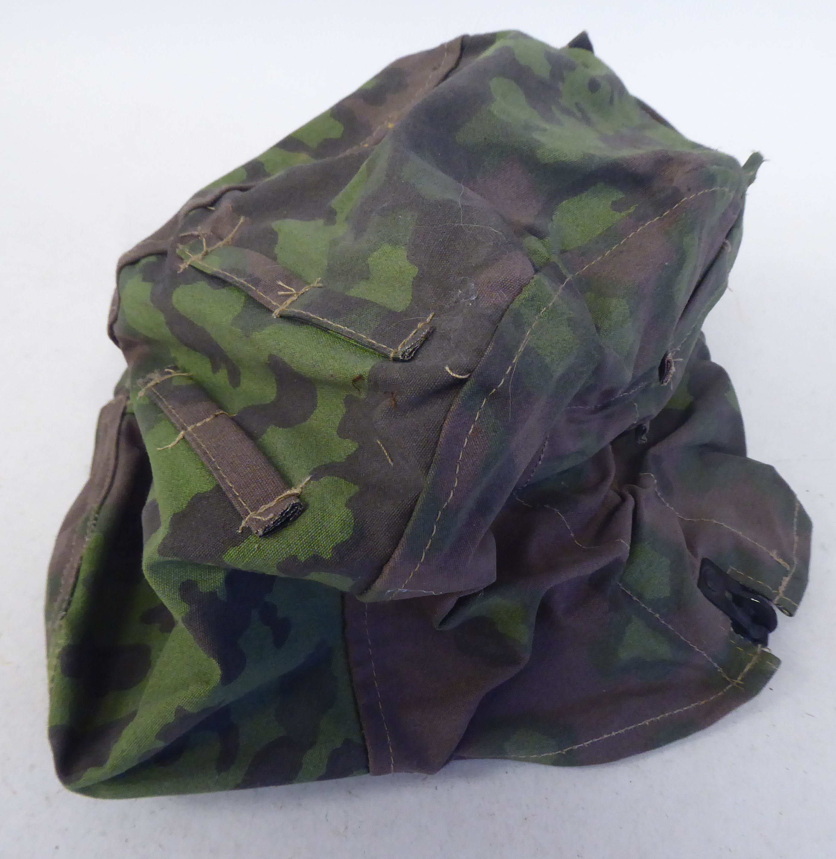 A German military camouflage smock, cap and helmet cover (Please Note: this lot is subject to the - Image 3 of 4