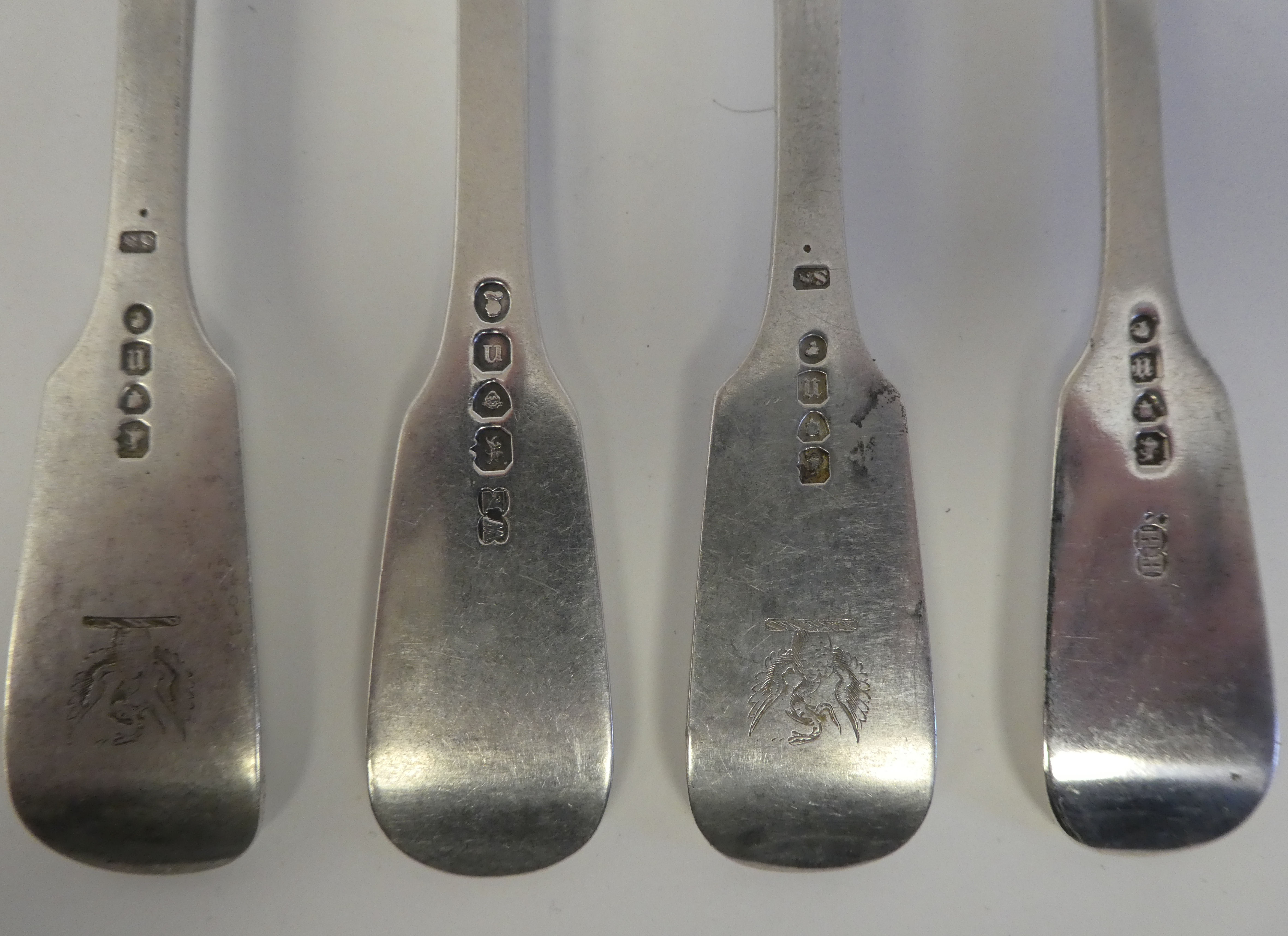 A matched set of nine silver fiddle pattern dessert forks  mixed marks  (approx. combined weight - Image 4 of 4