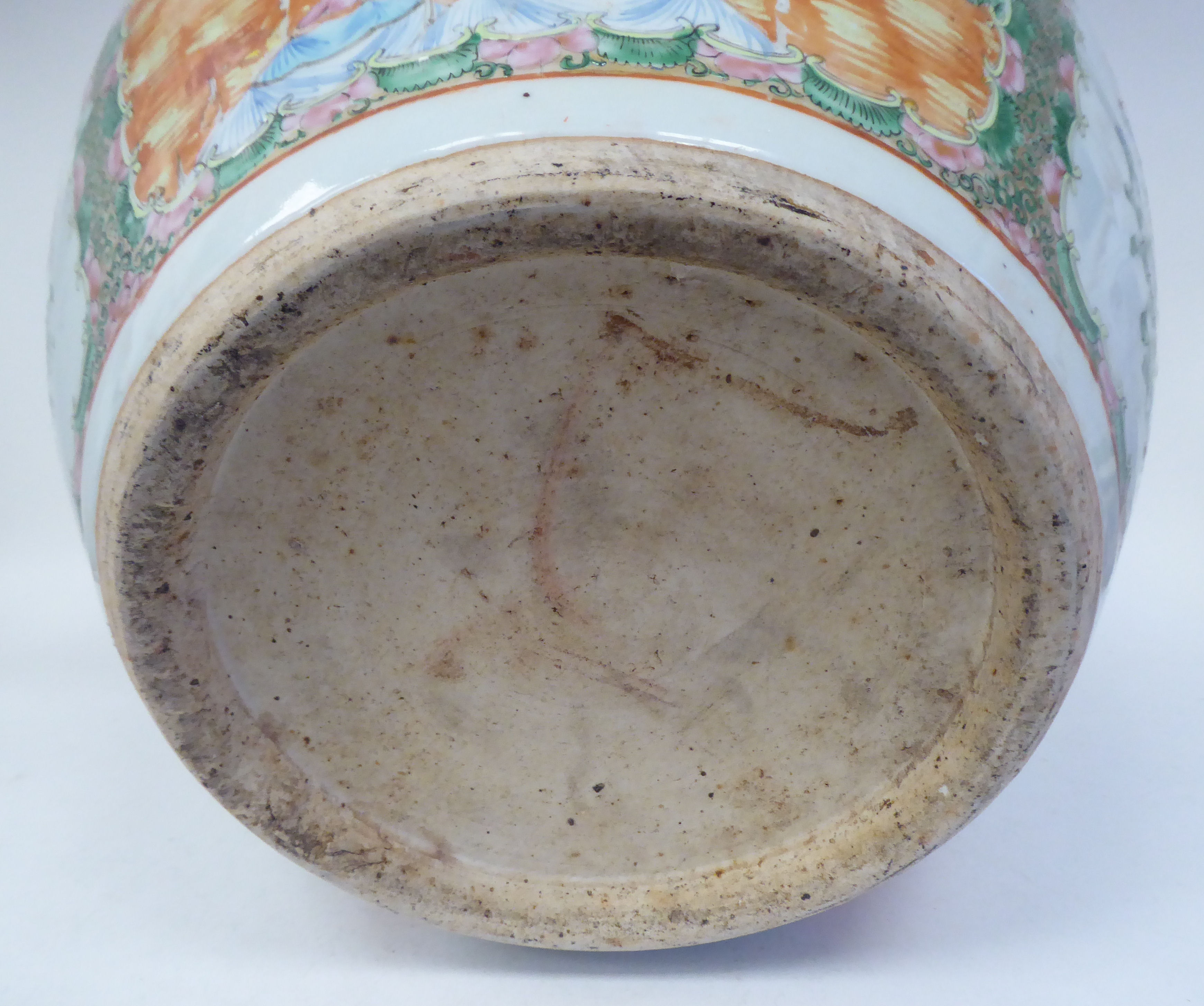 A 19thC Chinese Canton porcelain fish bowl, traditionally decorated in colours and alternating - Image 6 of 6