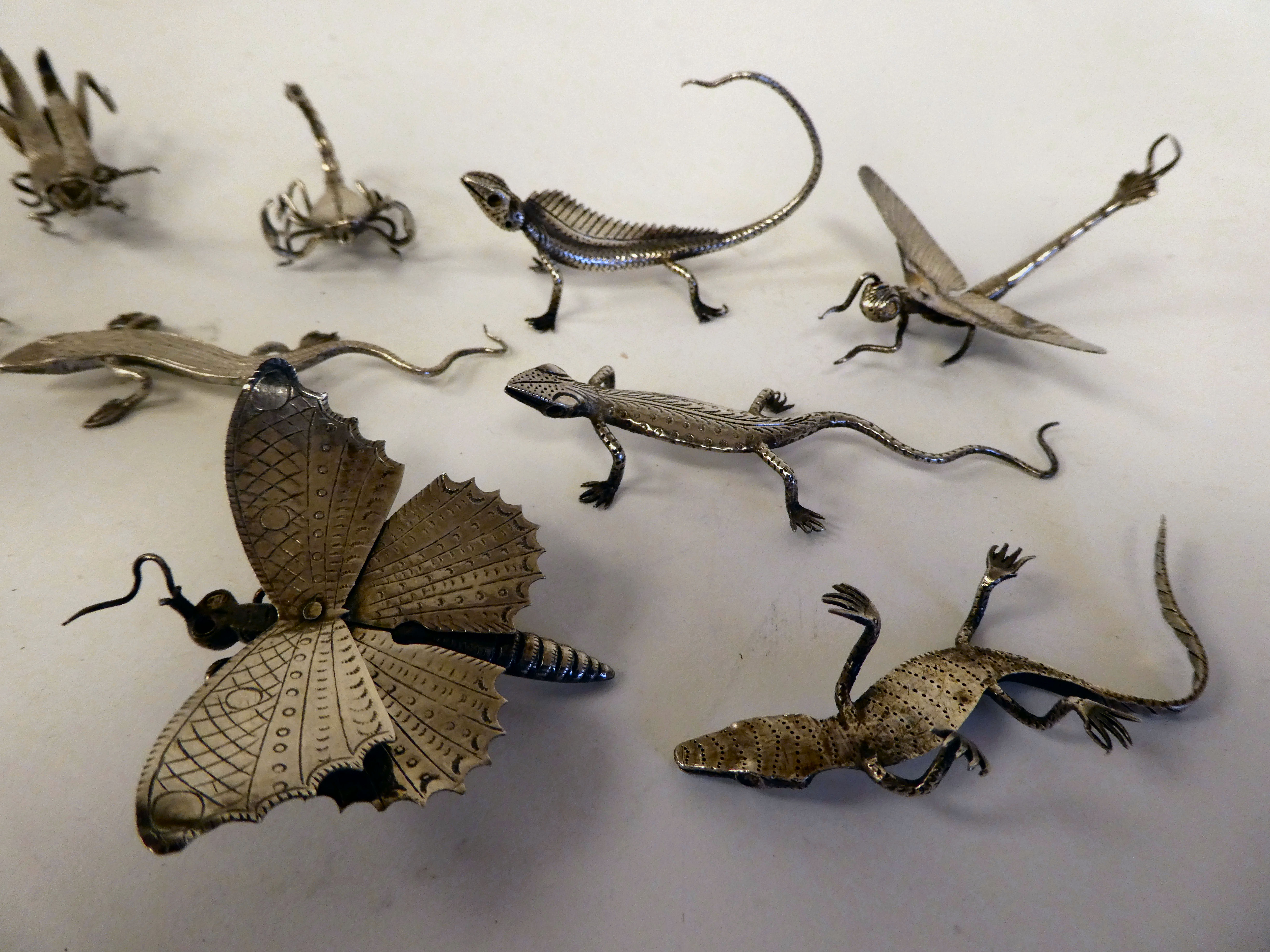 Eleven white metal miniature models of small reptiles and insects: to include beetles and bugs - Image 3 of 4