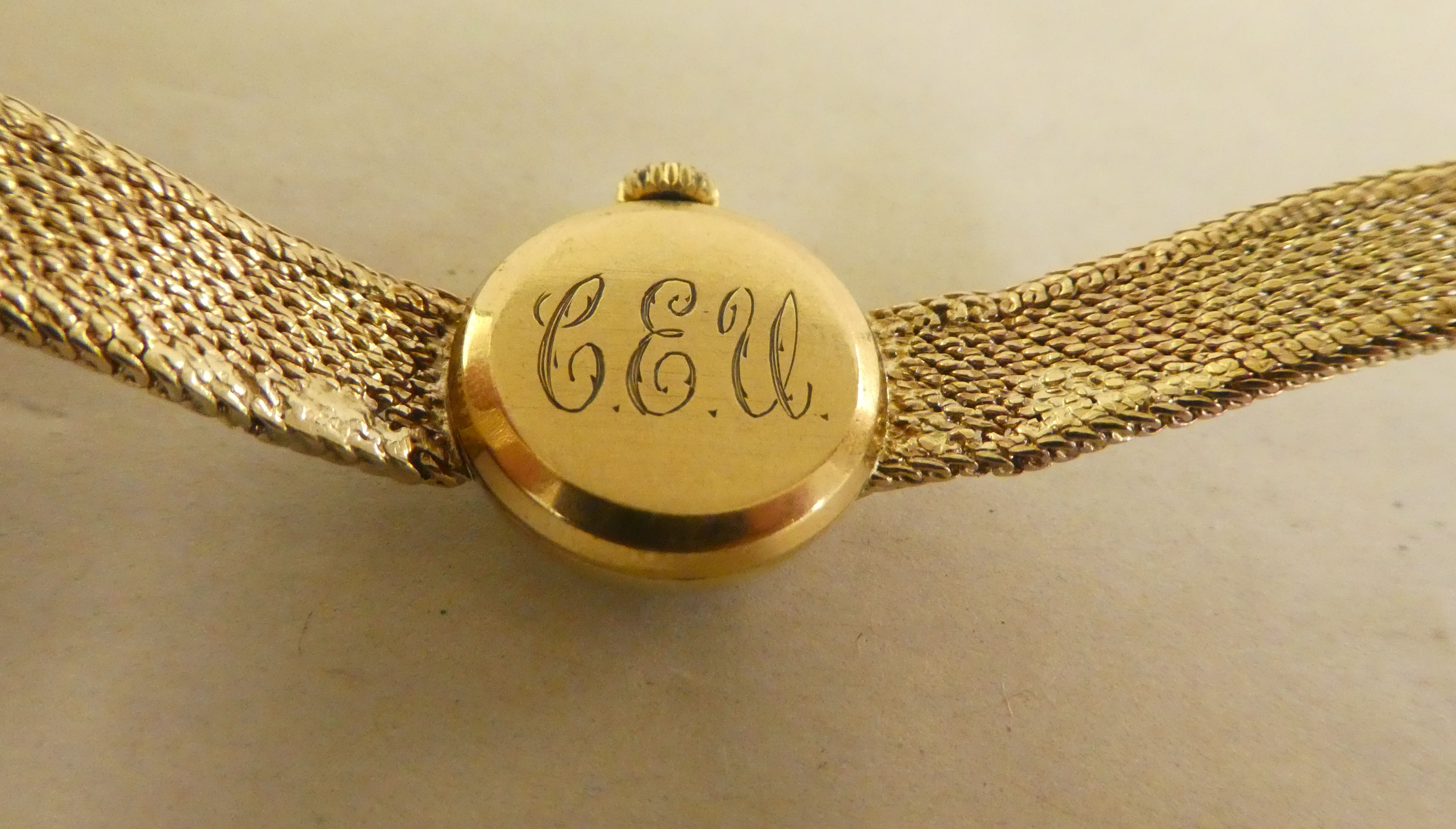 A lady's Omega 9ct gold bracelet watch, faced by a baton dial - Bild 3 aus 3