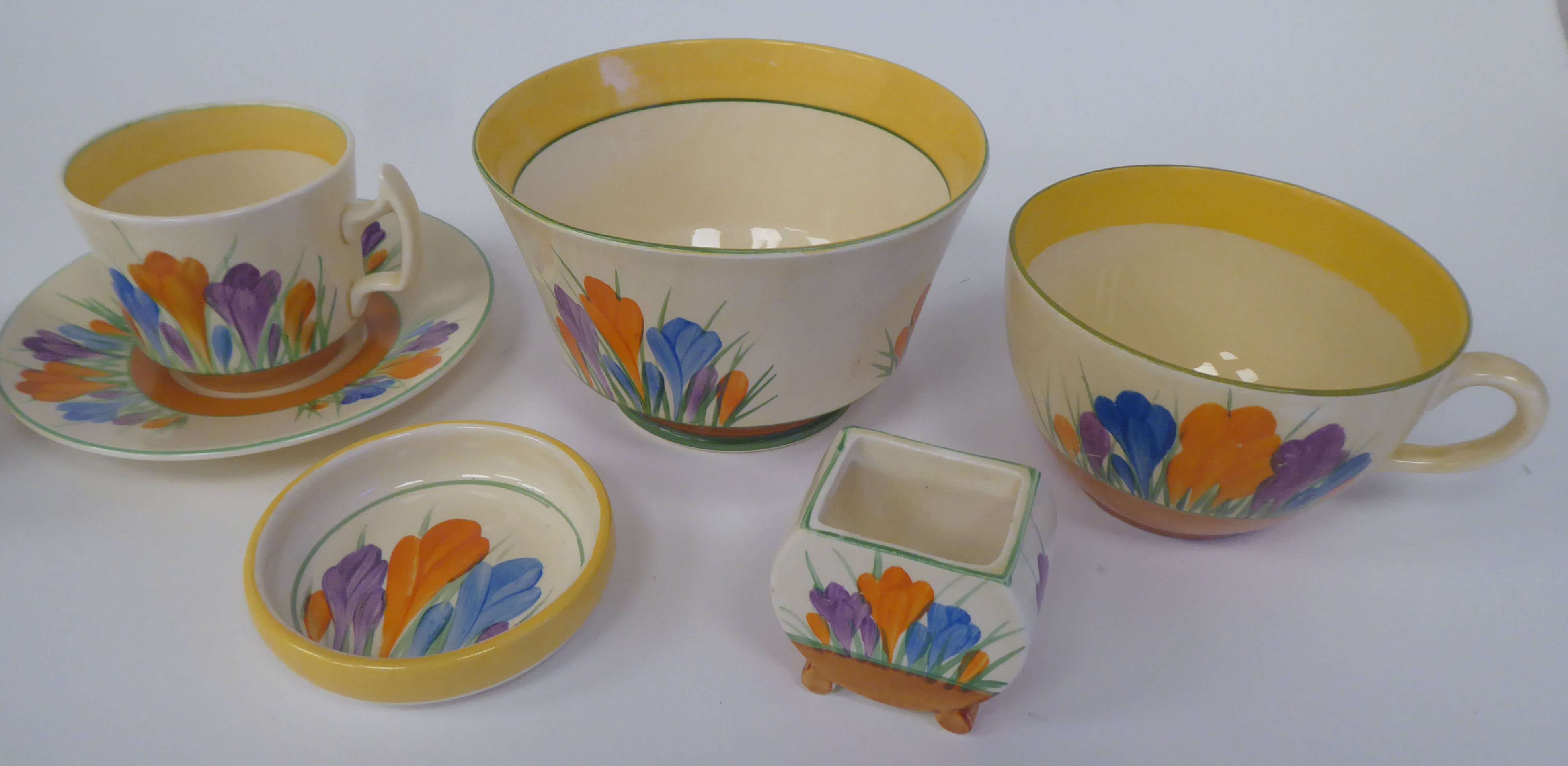 Clarice Cliff Bizarre, Newport Pottery, Crocus pattern items, viz. a toothpick pot; a tea cup; a - Image 2 of 4