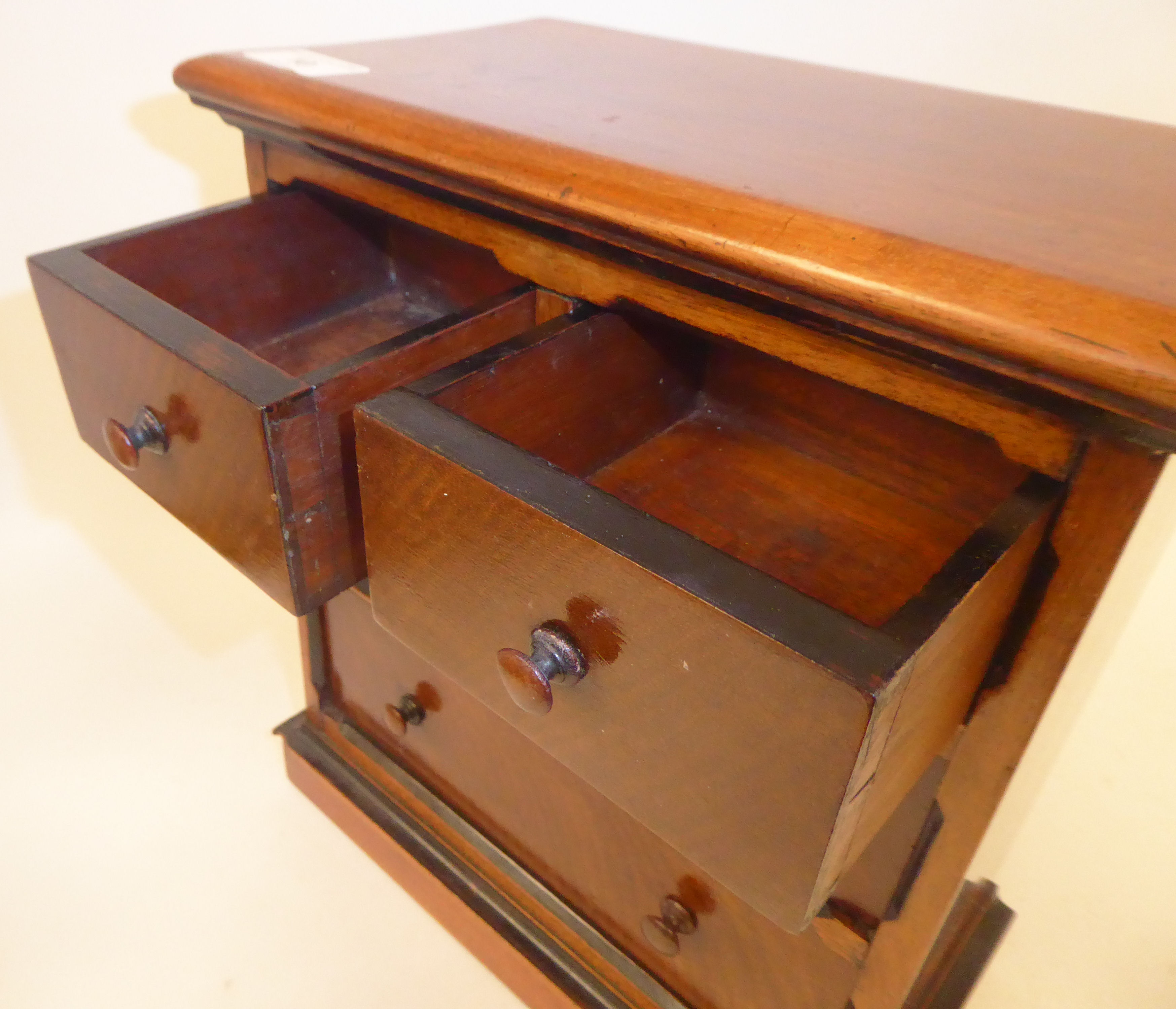 A late Victorian mahogany table top collector's chest, featuring an arrangement of five drawers with - Image 4 of 4