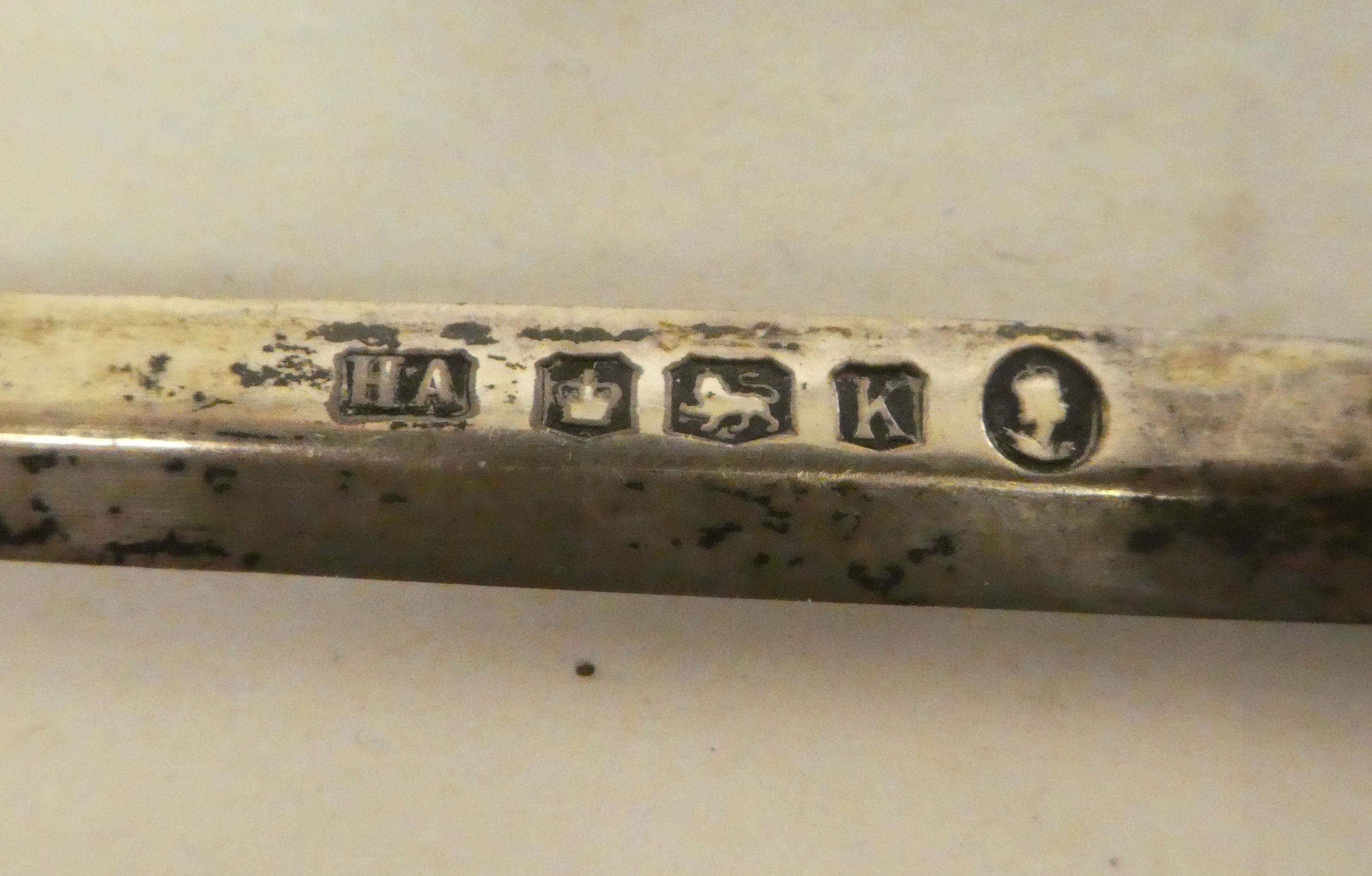 Silver collectables: to include an Art Nouveau silver crumb brush  London 1900 - Image 3 of 17