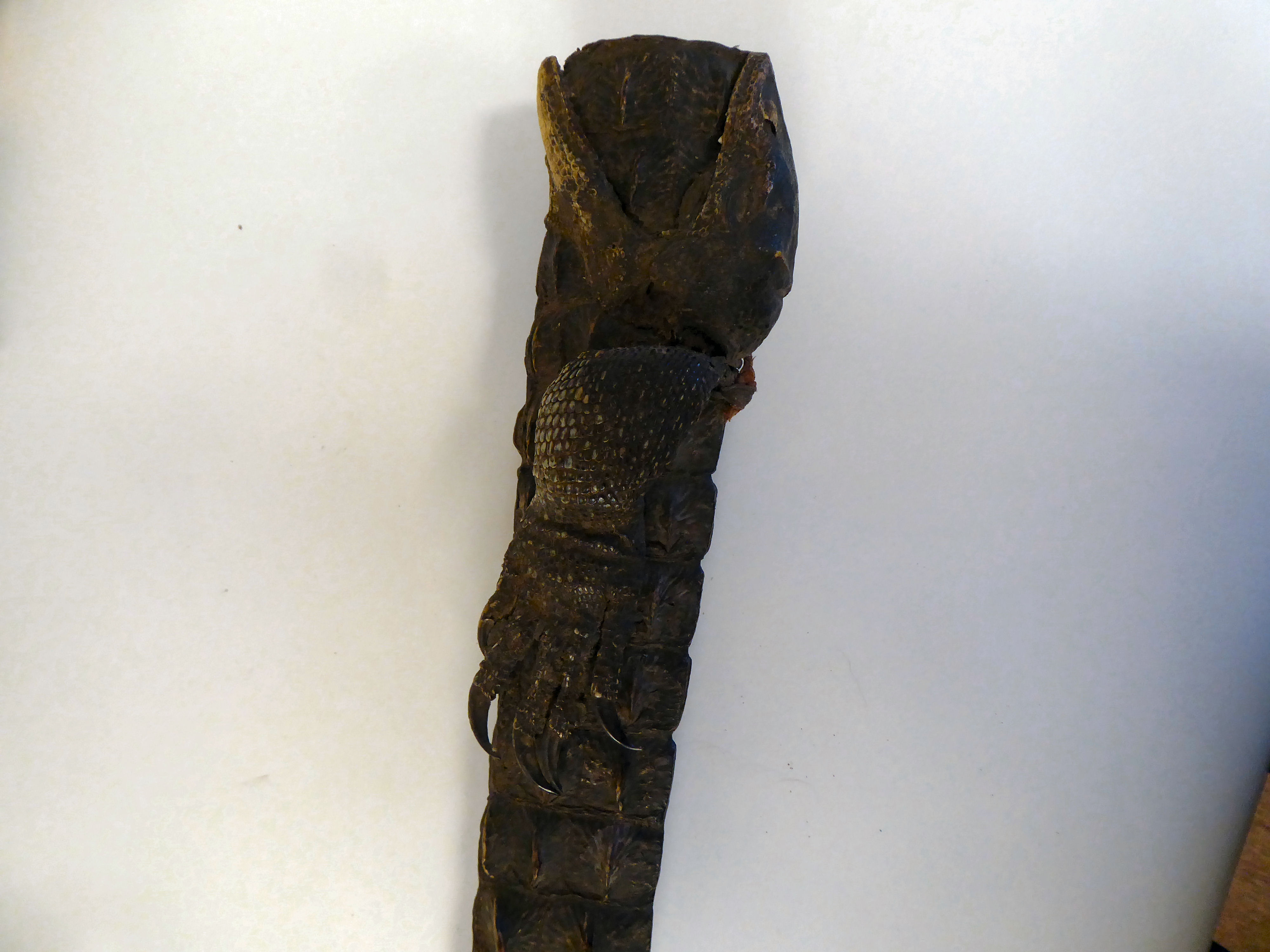 A North African dagger with a carved and black painted handgrip, the blade with engraved ornament - Image 5 of 7