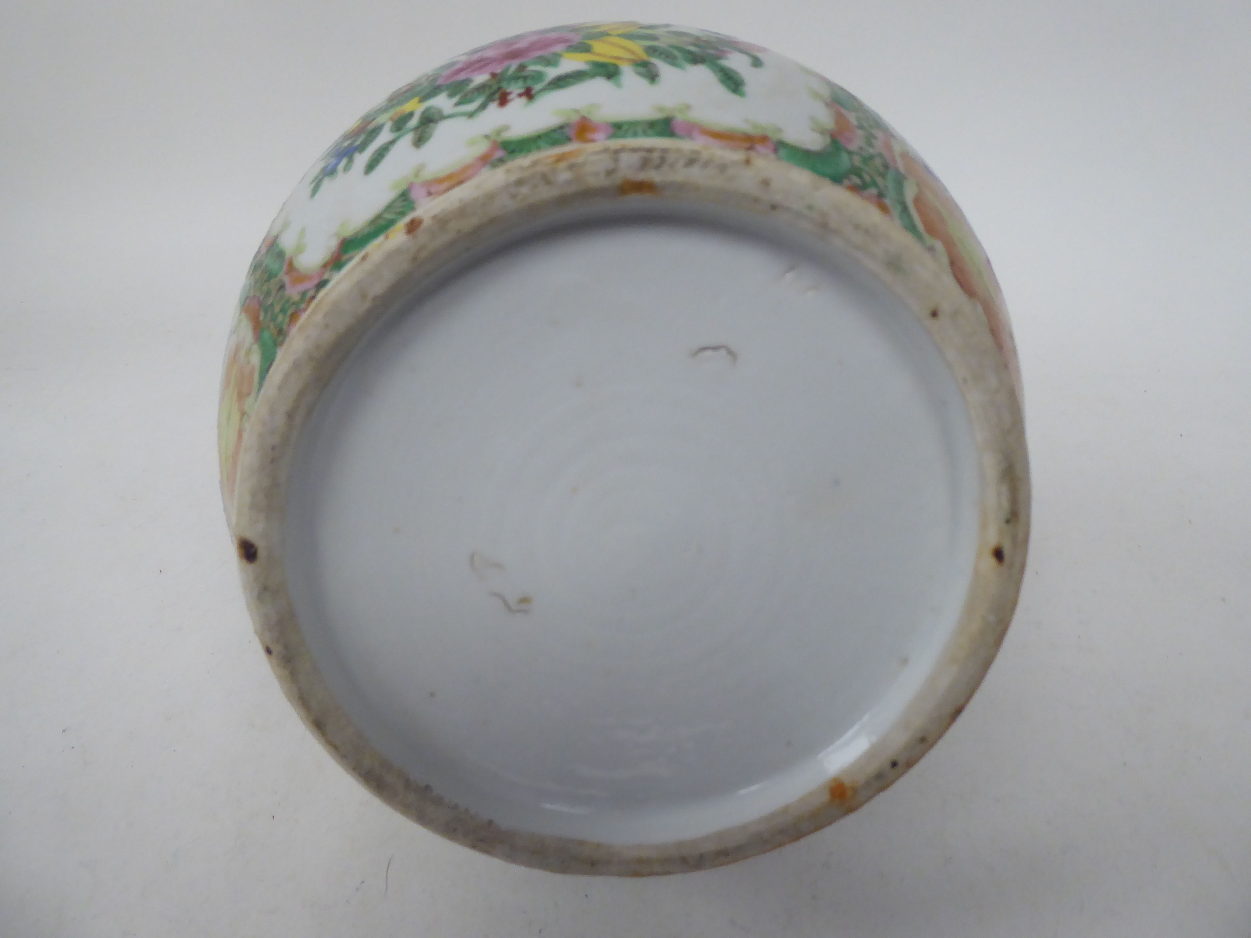 A late 19thC Chinese Canton porcelain bulbous bottle vase with a long, narrow and tapered neck, - Image 7 of 7