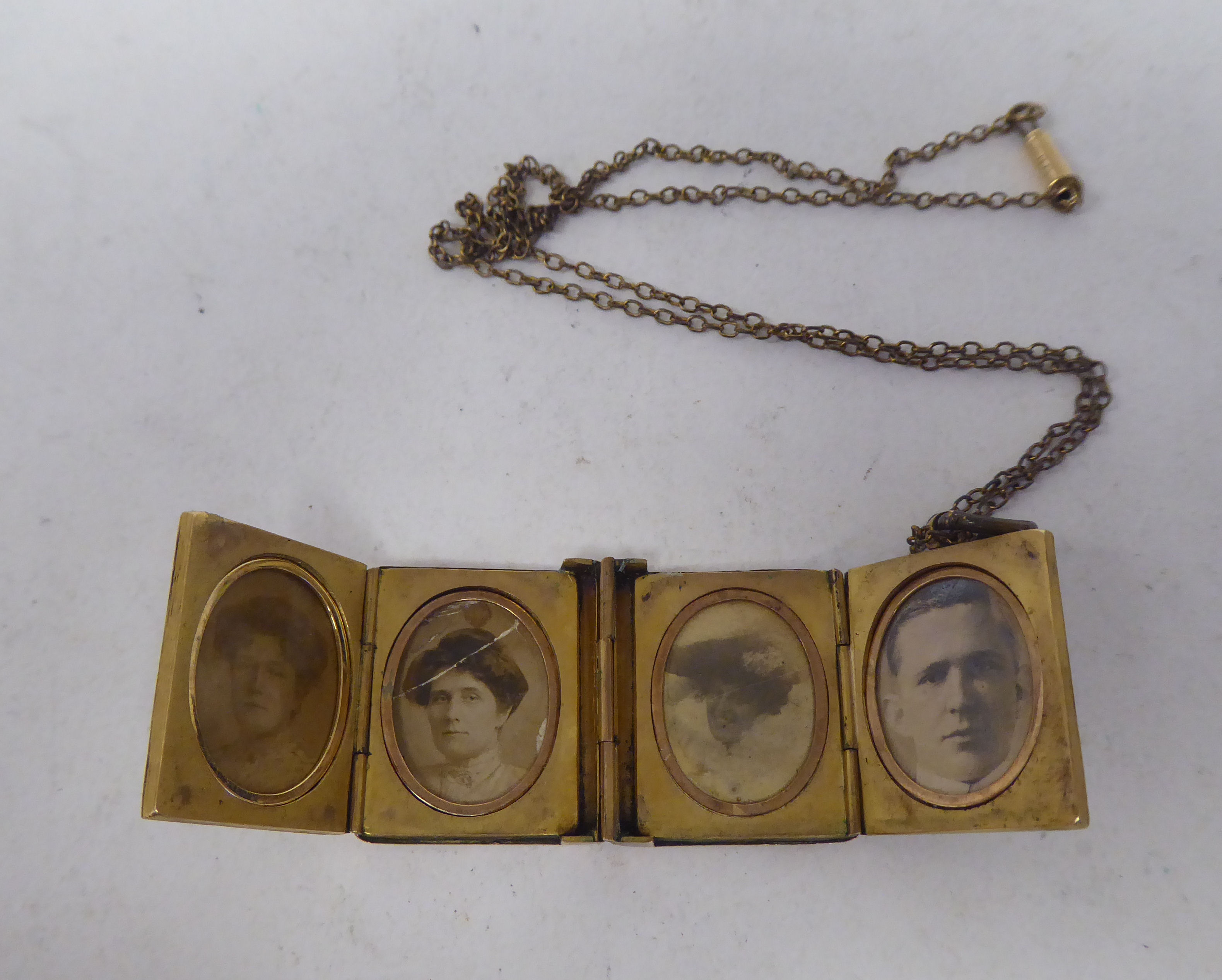 A late Victorian foliate scrolled yellow metal locket, fashioned as a book, on a clasp, revealing - Bild 3 aus 7