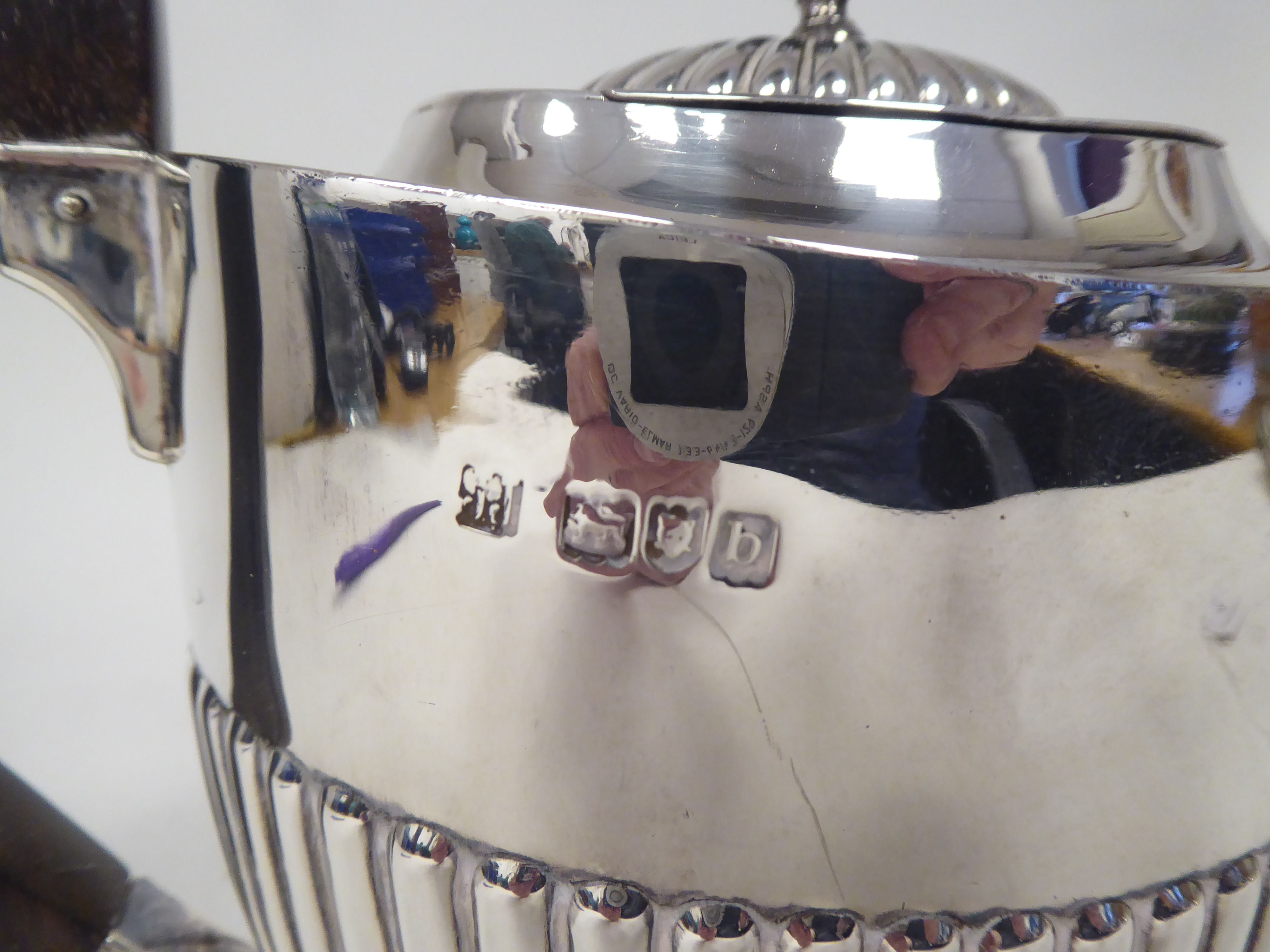 A late Victorian silver teapot of oval, demi-reeded form with a swept spout, hinged lid, ebonised - Bild 4 aus 4