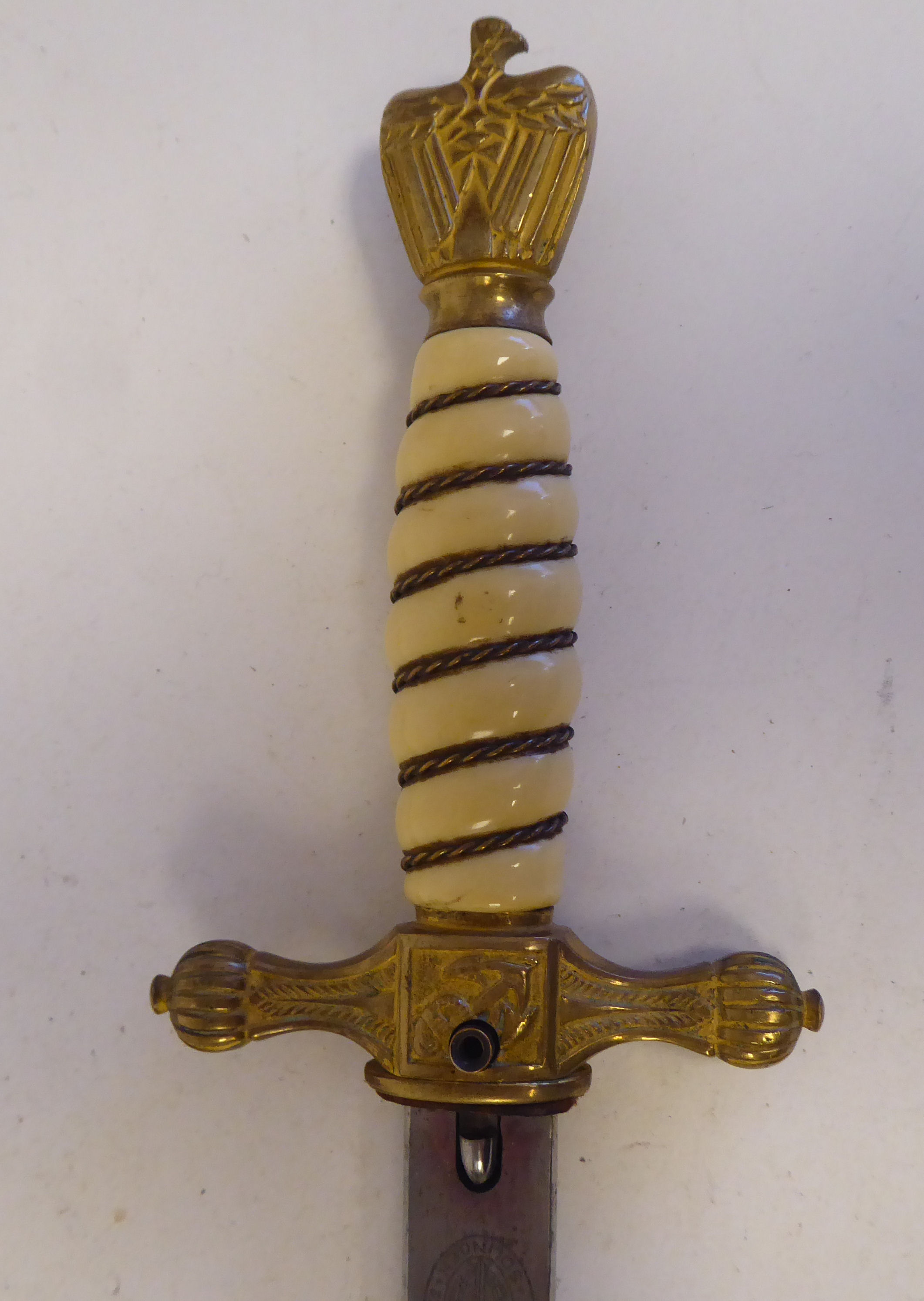 A German Third Reich period Naval officer's dress dagger with an eagle pommel, over the wire bound - Image 4 of 8