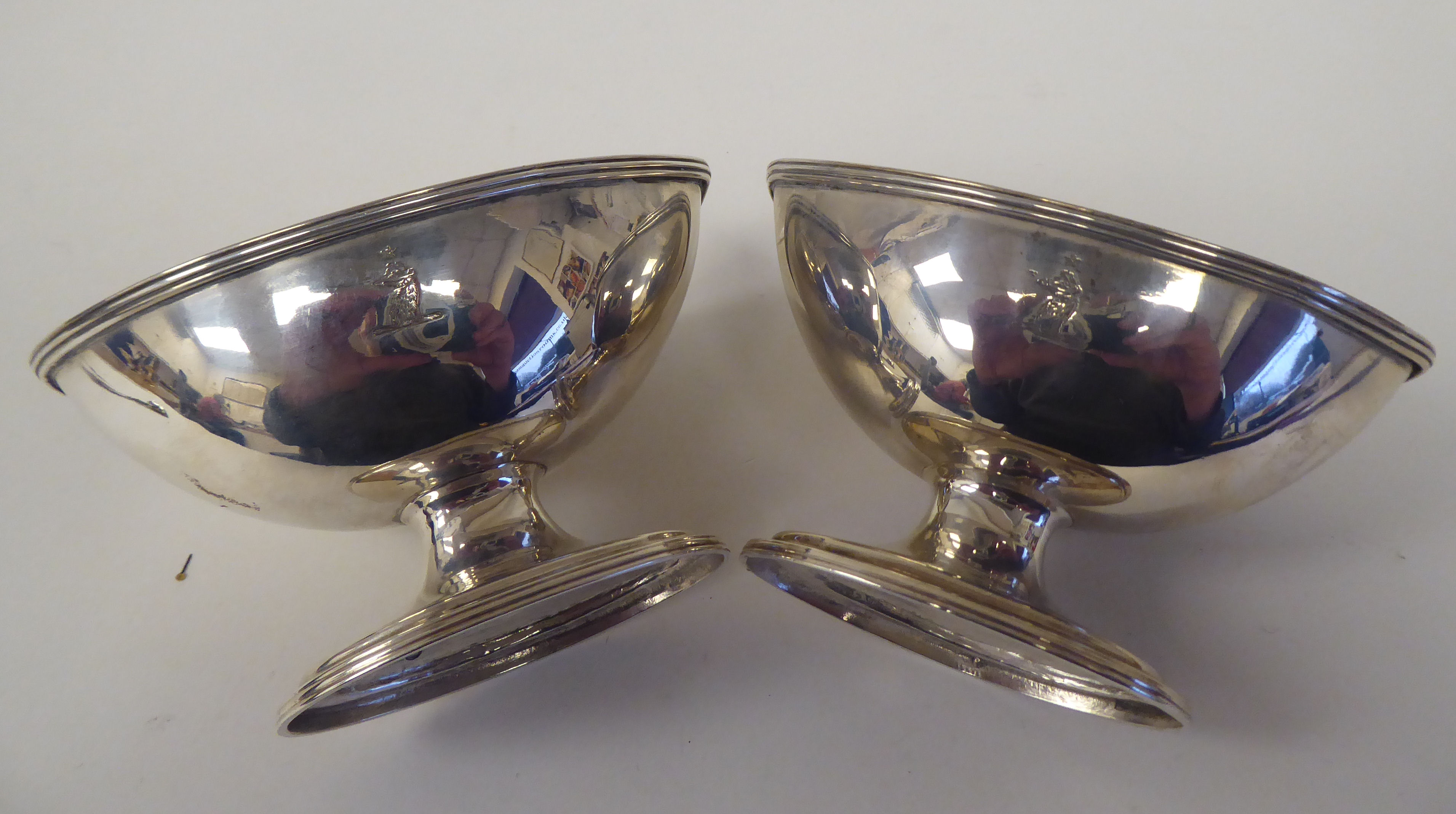 A pair of George IV silver and parcel gilt, oval salt cellars with applied wire rims; and a pair - Image 3 of 6