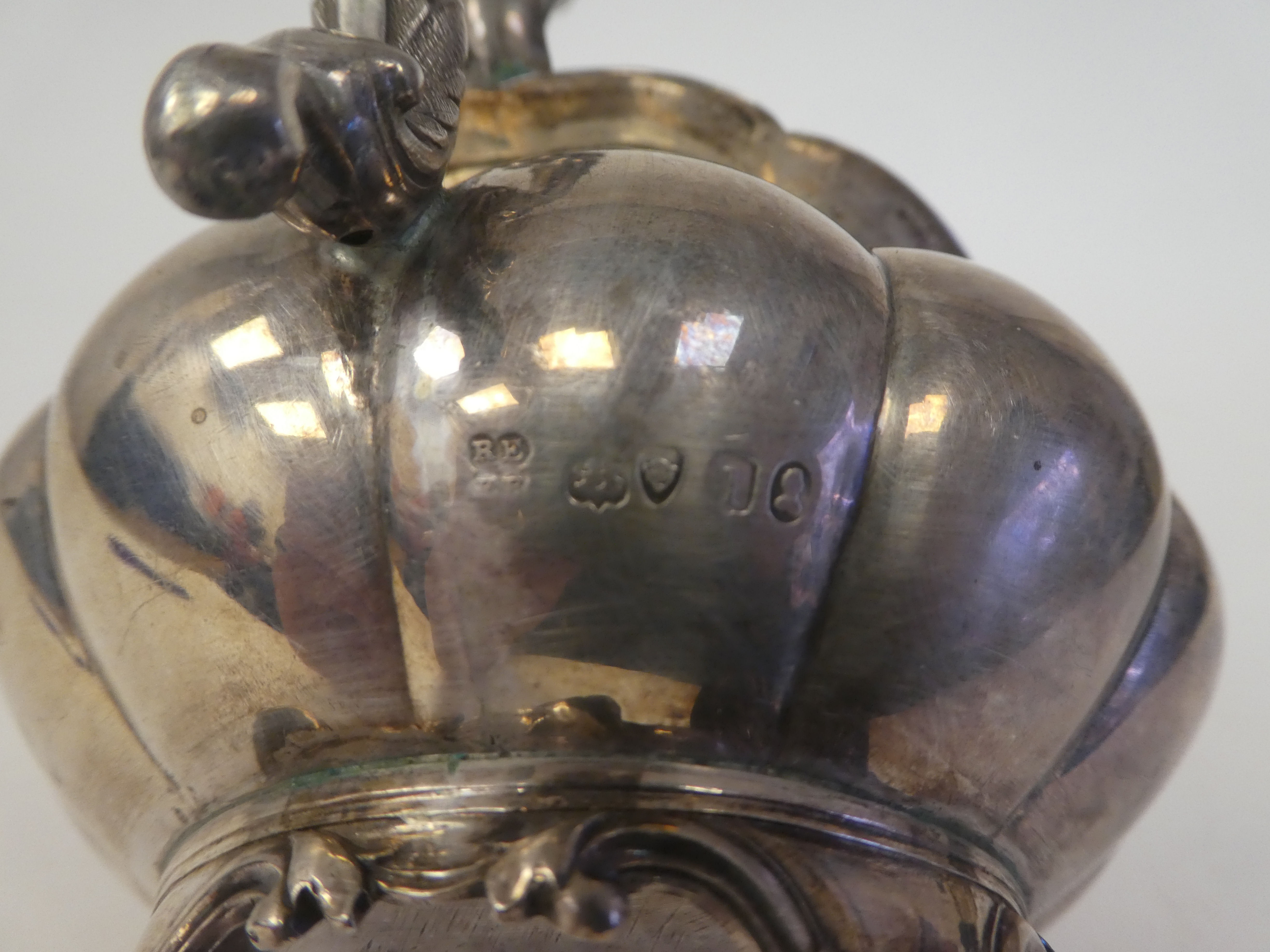 A George IV silver melon shape cream jug with a flared rim on S-scrolled handle, on a shell cast - Image 4 of 4