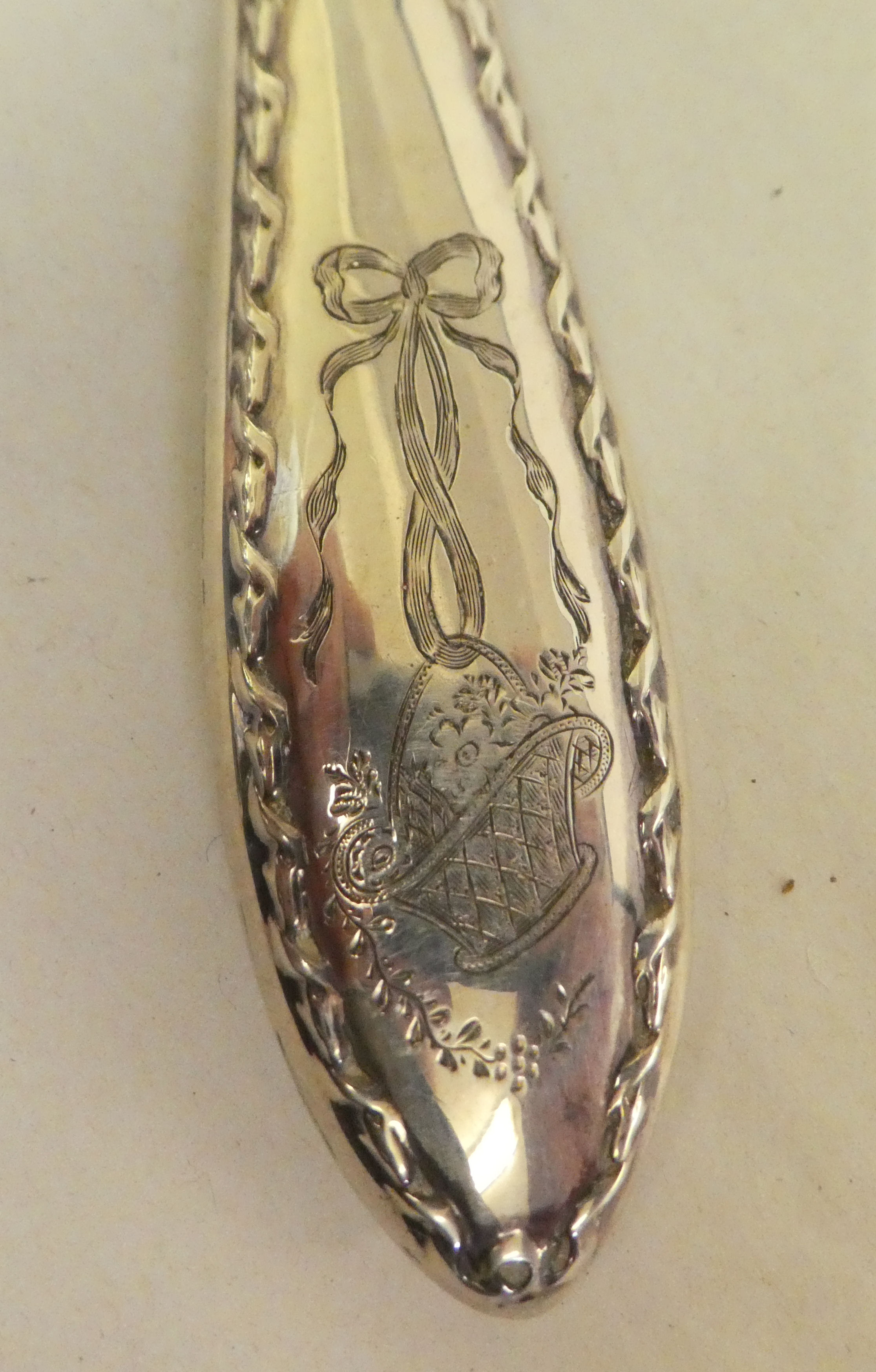 Silver collectables: to include an Art Nouveau silver crumb brush  London 1900 - Image 7 of 17