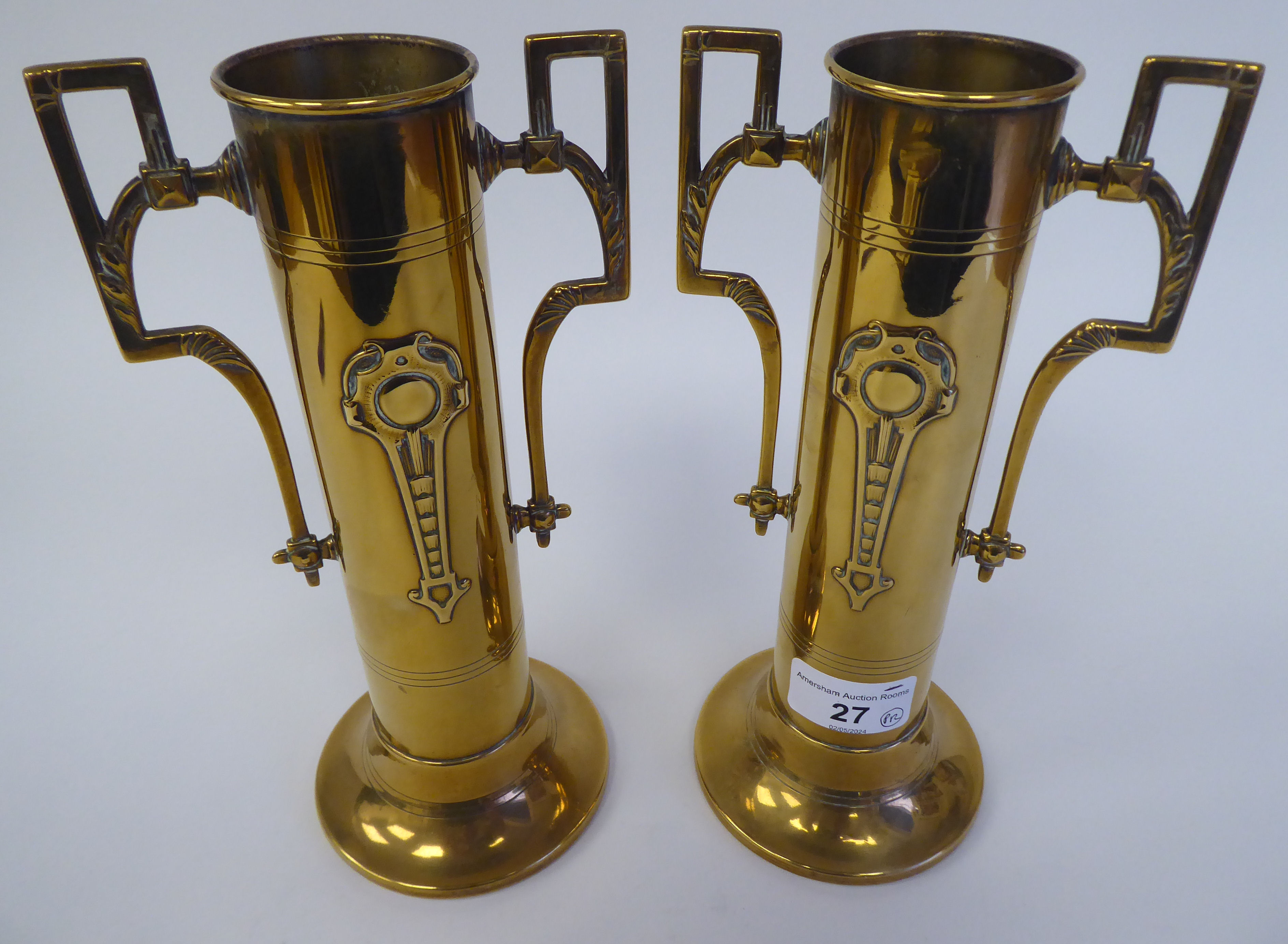 A pair of early 20thC Art Nouveau, Jugendstil style, brass cylindrical, twin handled spill vases - Bild 2 aus 3