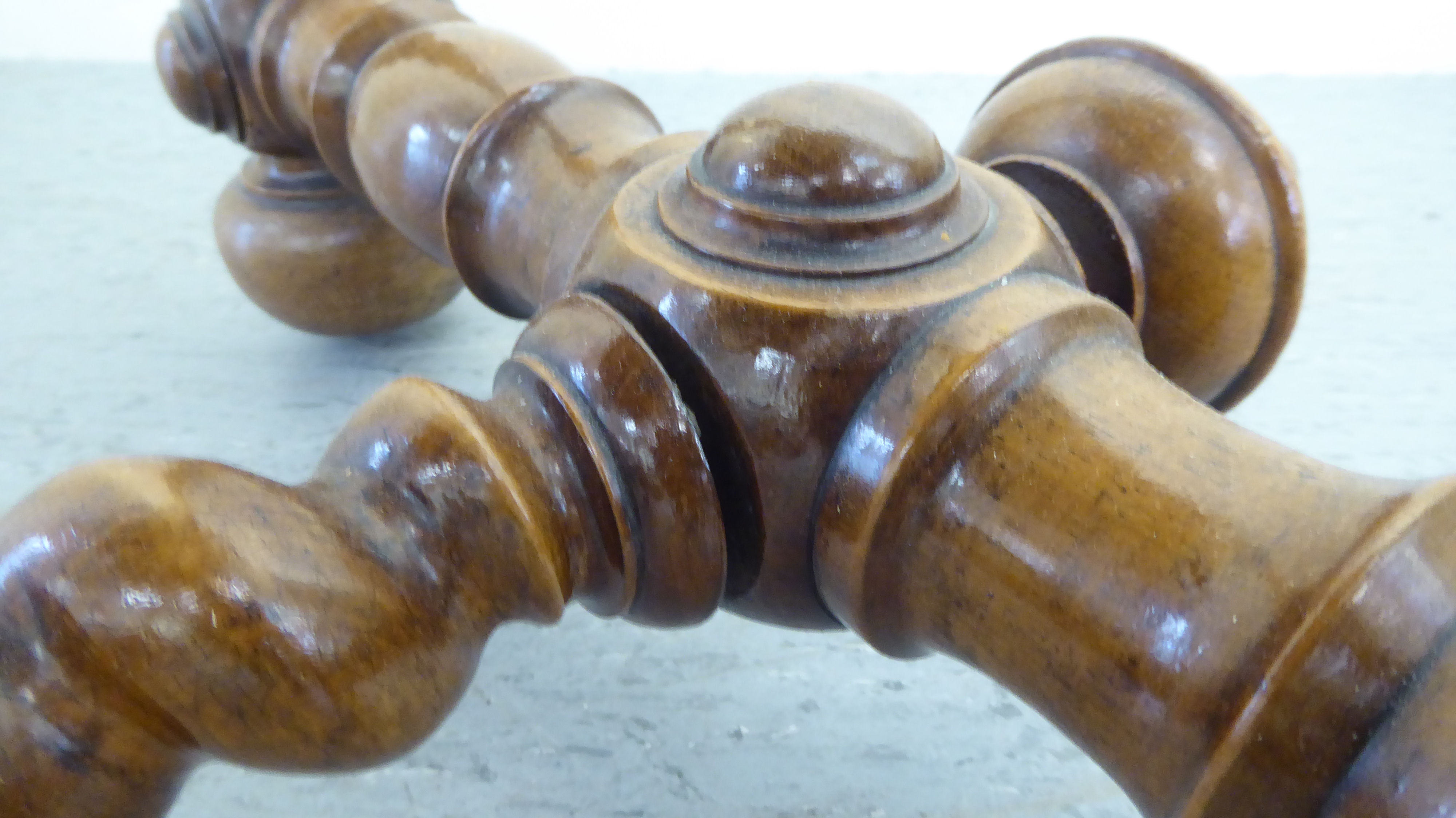 A late 19thC Continental figured walnut and floral marquetry games table with a serpentine - Bild 9 aus 12