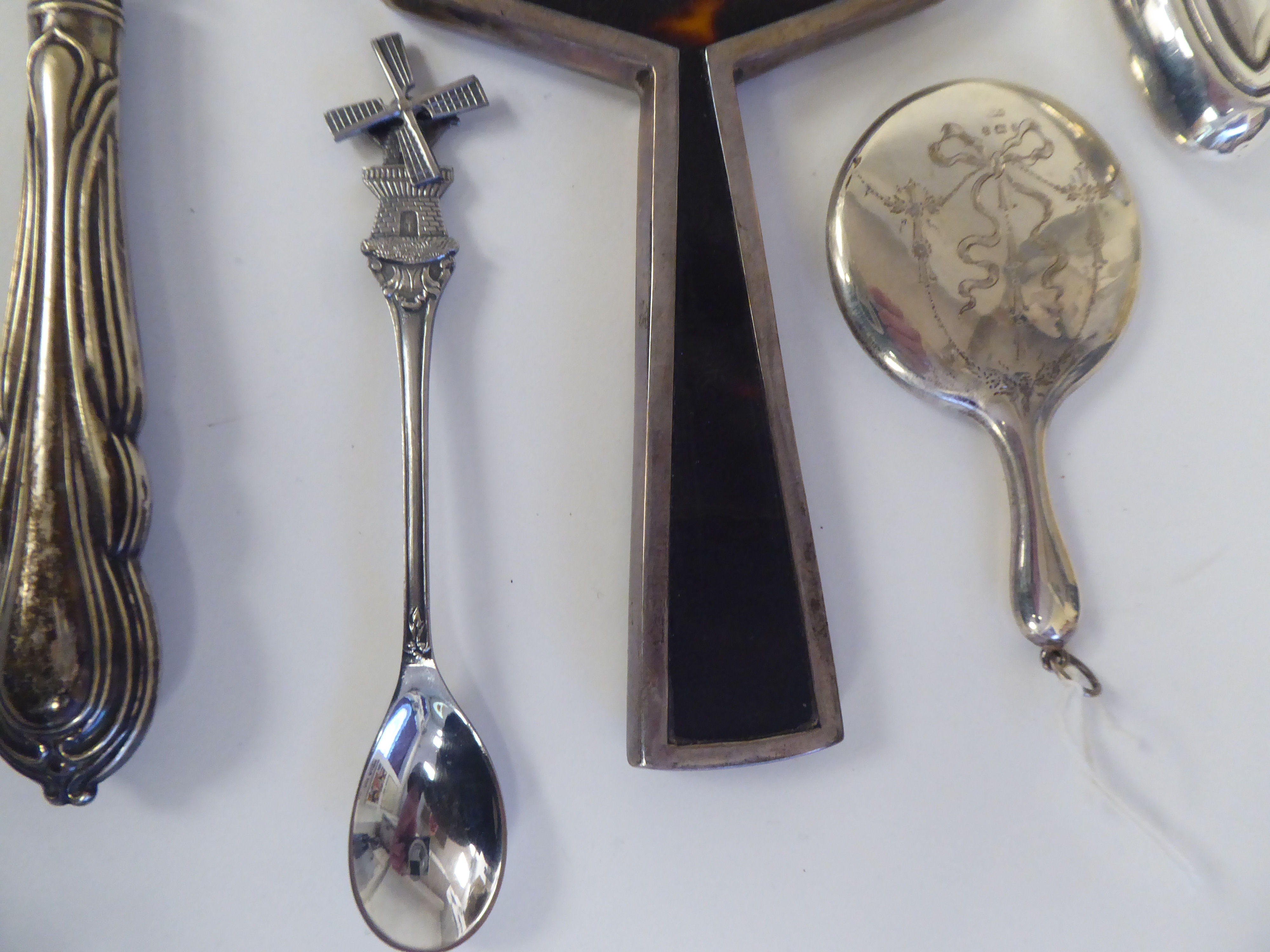 Silver and silver plated collectables: to include an Art Nouveau, white metal backed handmirror, - Image 6 of 7