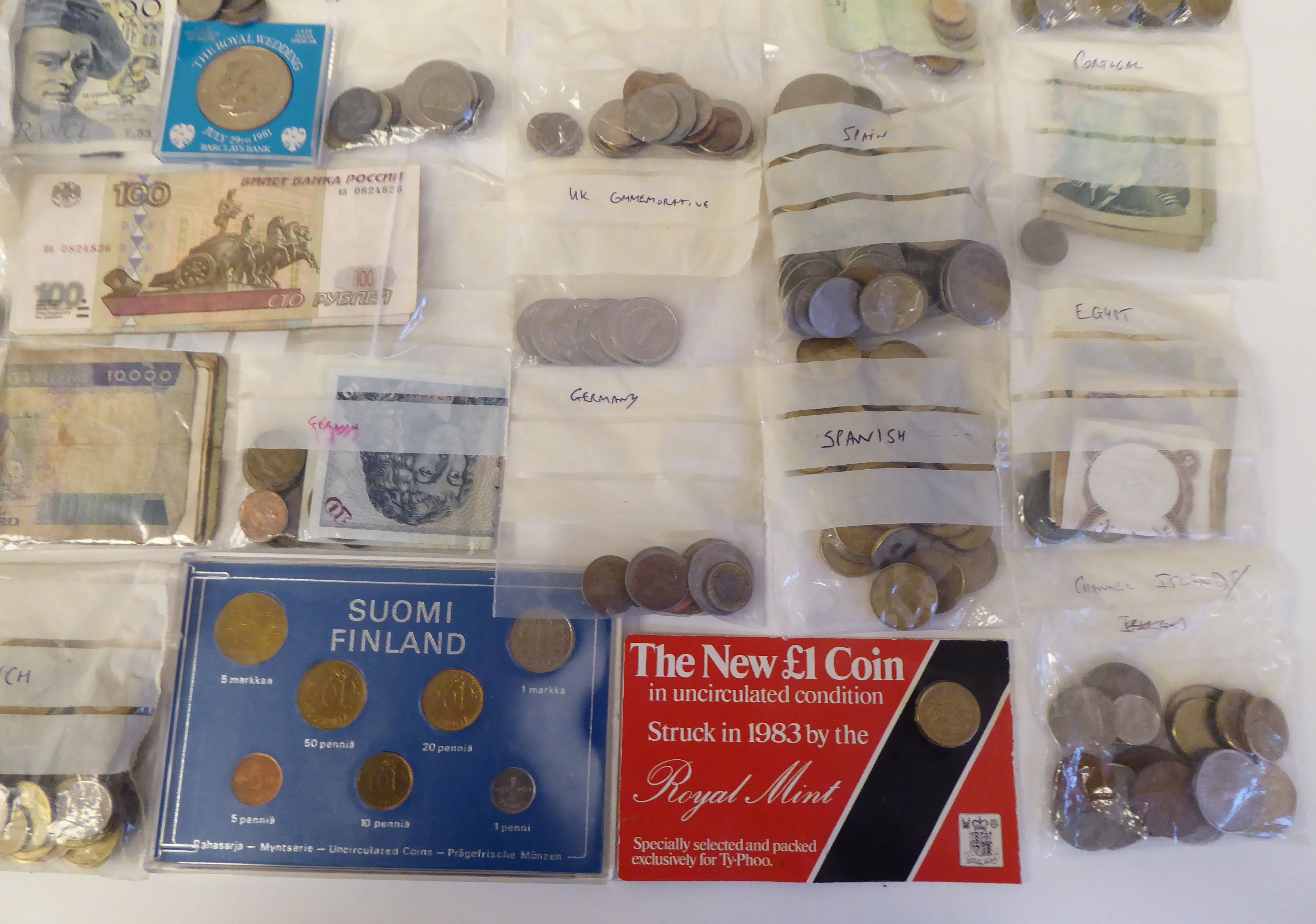 Uncollated coins and banknotes: to include British issues - Image 5 of 6
