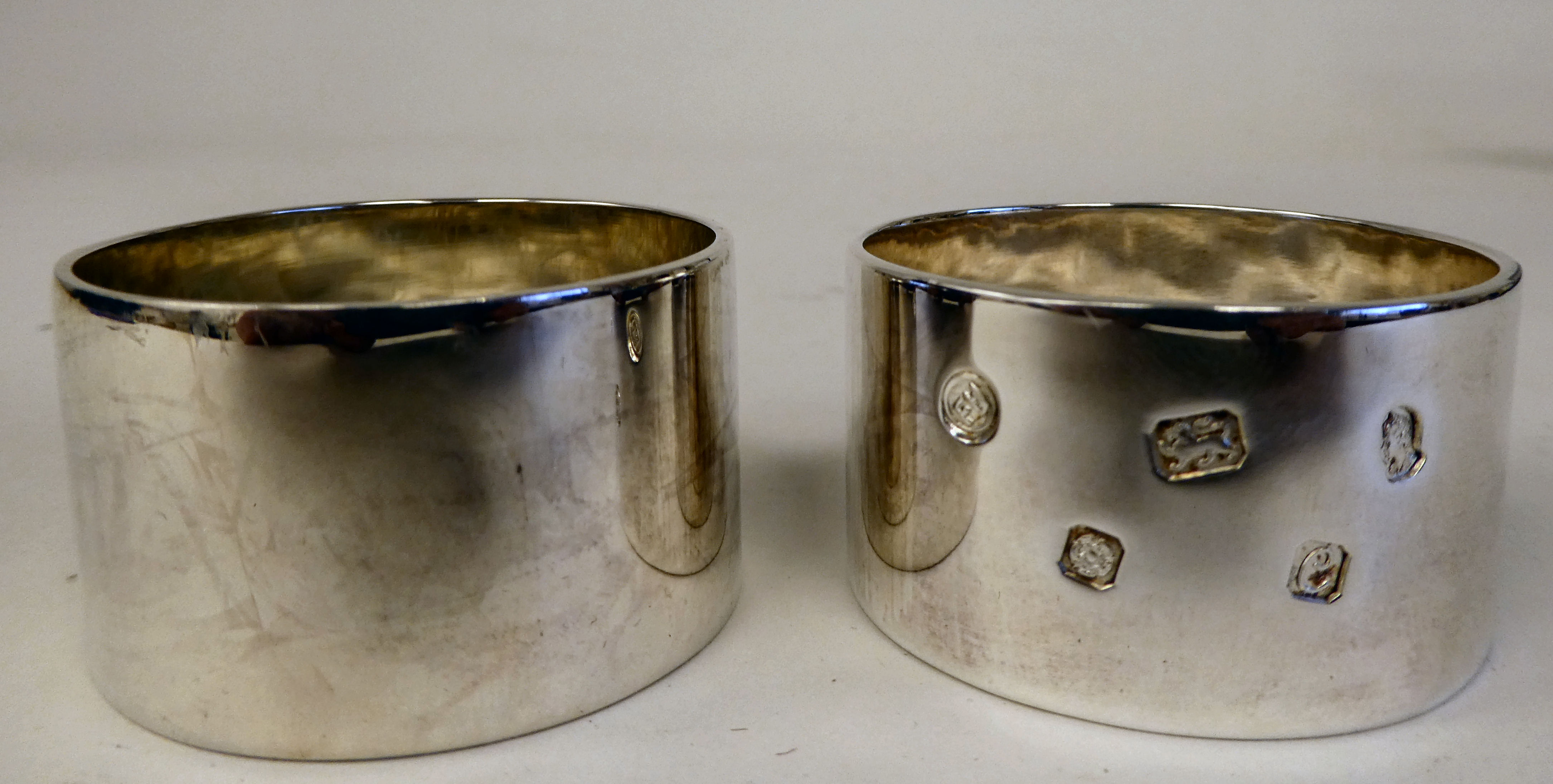 A pair of silver band design napkin rings  Francis Howard  London 1977  boxed - Image 3 of 4