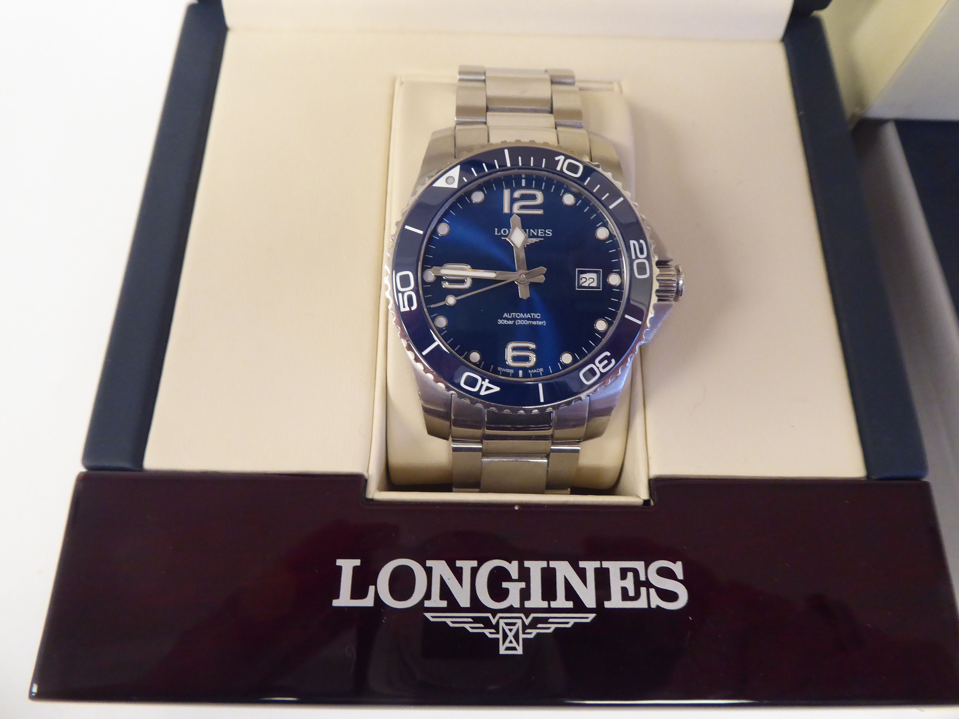 A Longines stainless steel bracelet wristwatch, the automatic movement with sweeping seconds, a date - Bild 2 aus 6