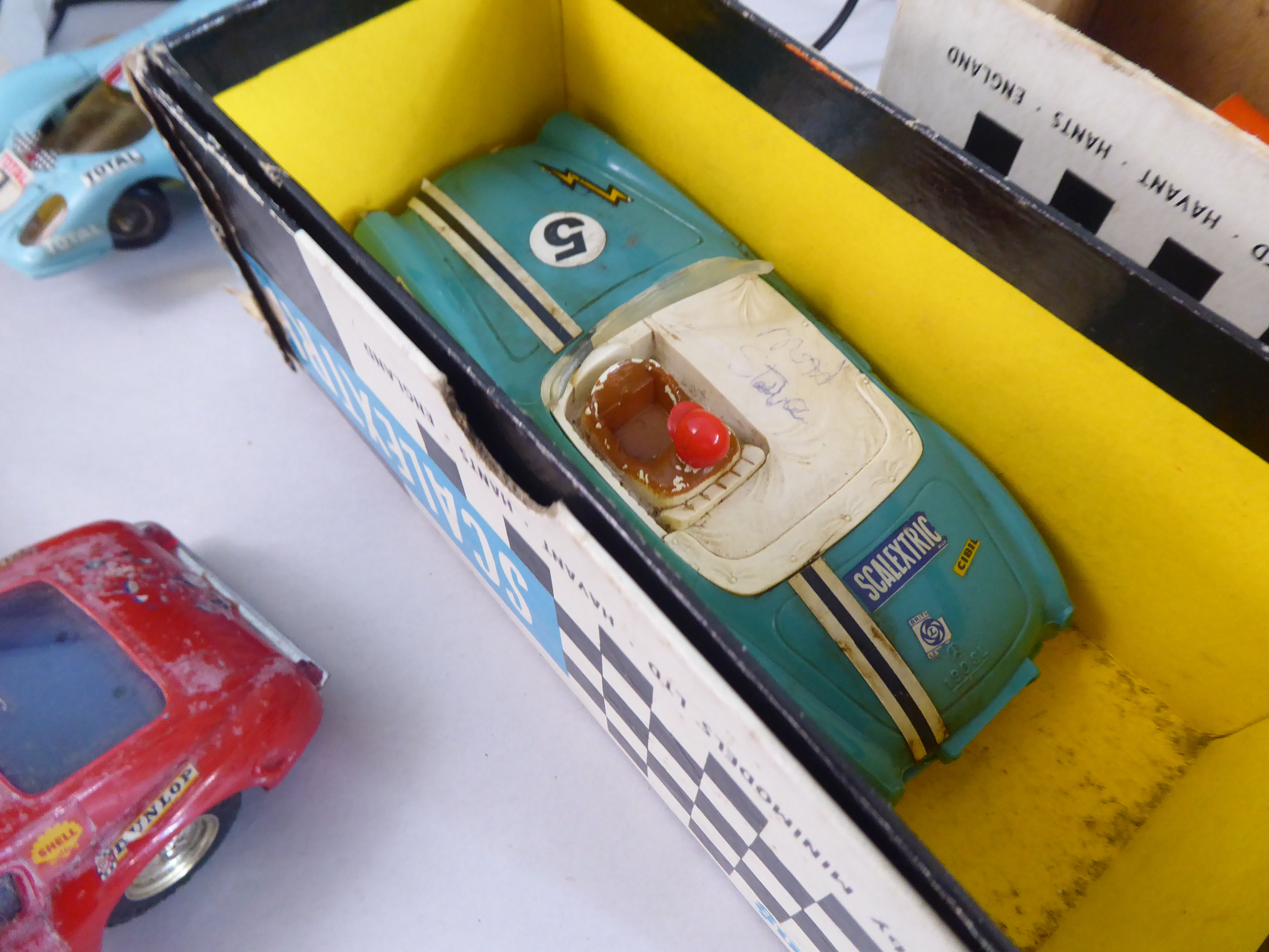 Scalextric accessories: to include a Ferrari GT 250; a C4 Racing car; a Porsche 917, C17 Racing car; - Image 3 of 11