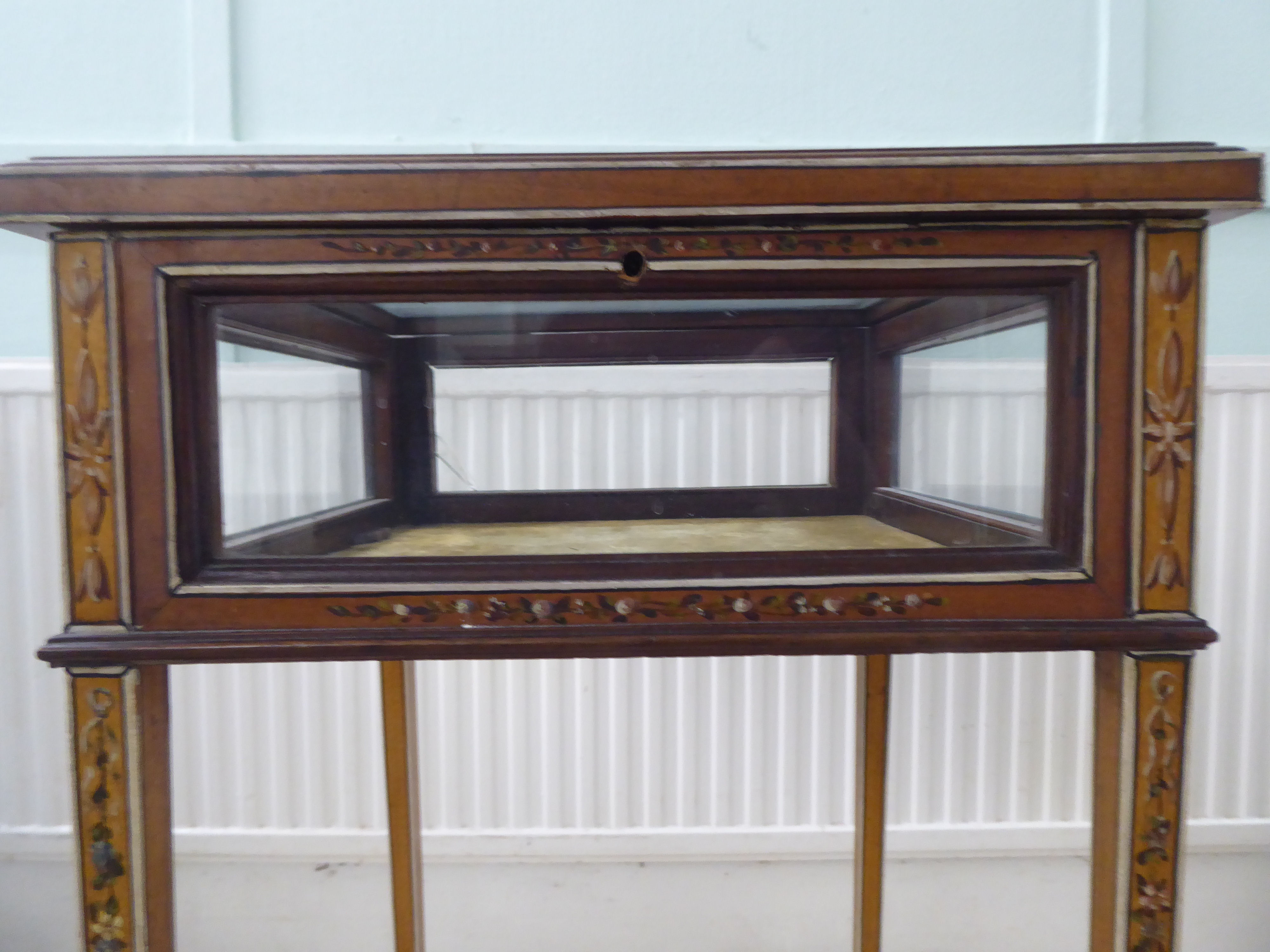 A late 19th/early 20thC satinwood, hinged top display table, decorated in delicately painted - Image 3 of 5