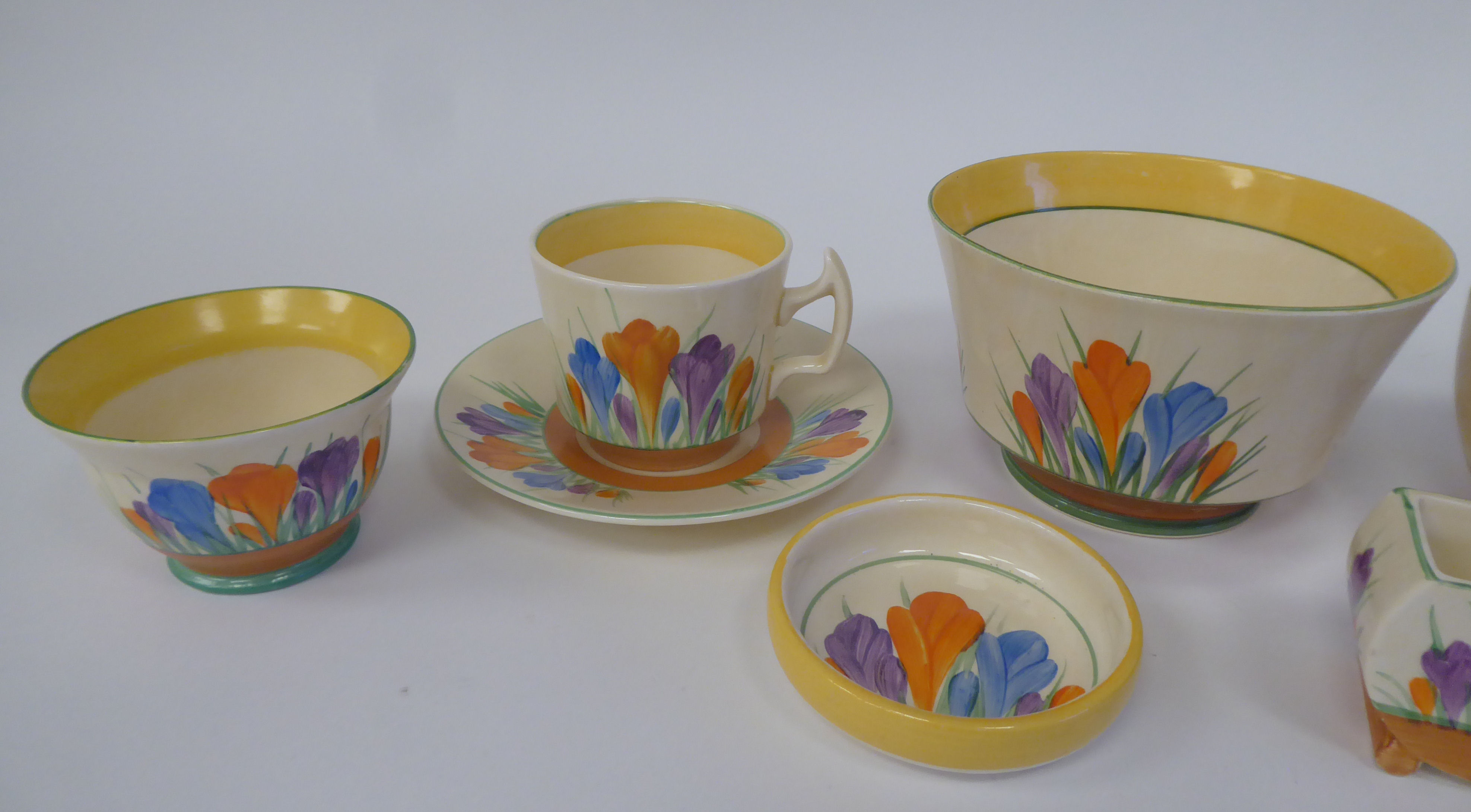 Clarice Cliff Bizarre, Newport Pottery, Crocus pattern items, viz. a toothpick pot; a tea cup; a - Image 3 of 4