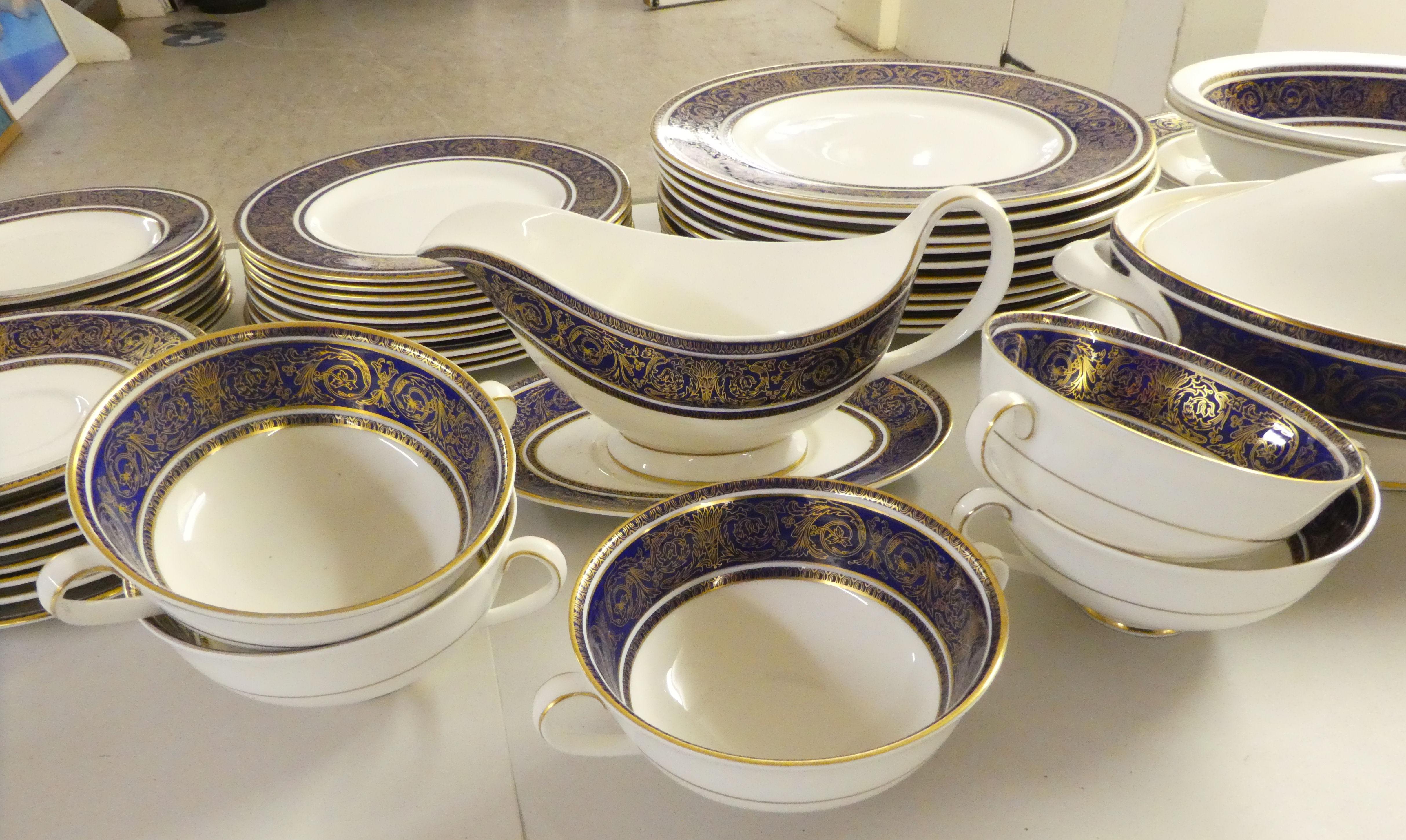 Royal Doulton fine bone china Imperial Blue pattern tableware - Image 3 of 4