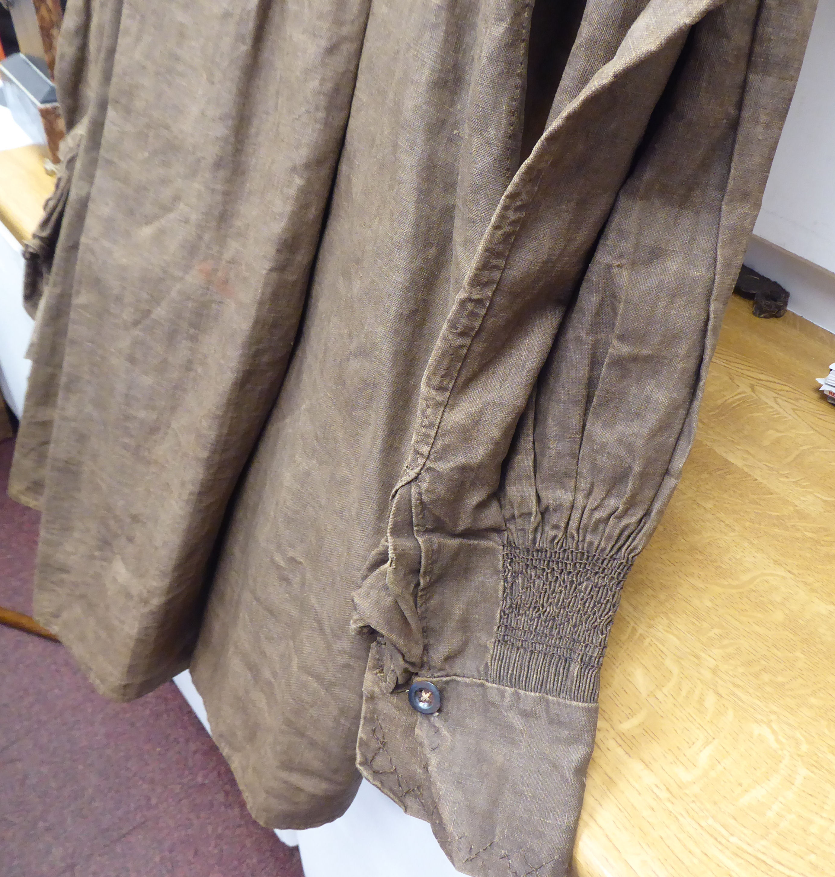 A Continental artisan's brown calico pleated smock with simple decoration to the colour - Image 3 of 4