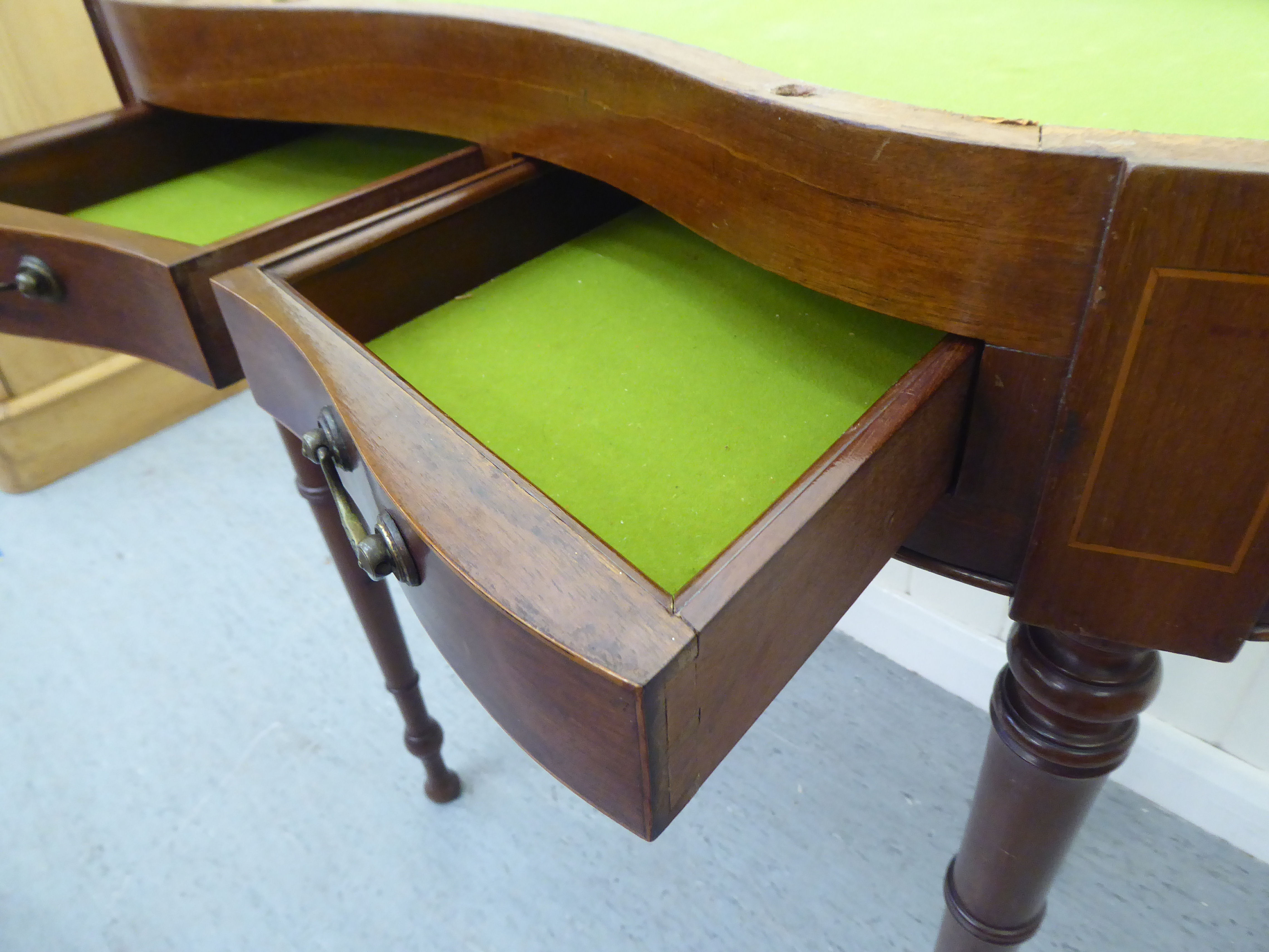 An Edwardian satinwood inlaid mahogany, kidney shaped display table with a hinged lid, over two - Image 4 of 6