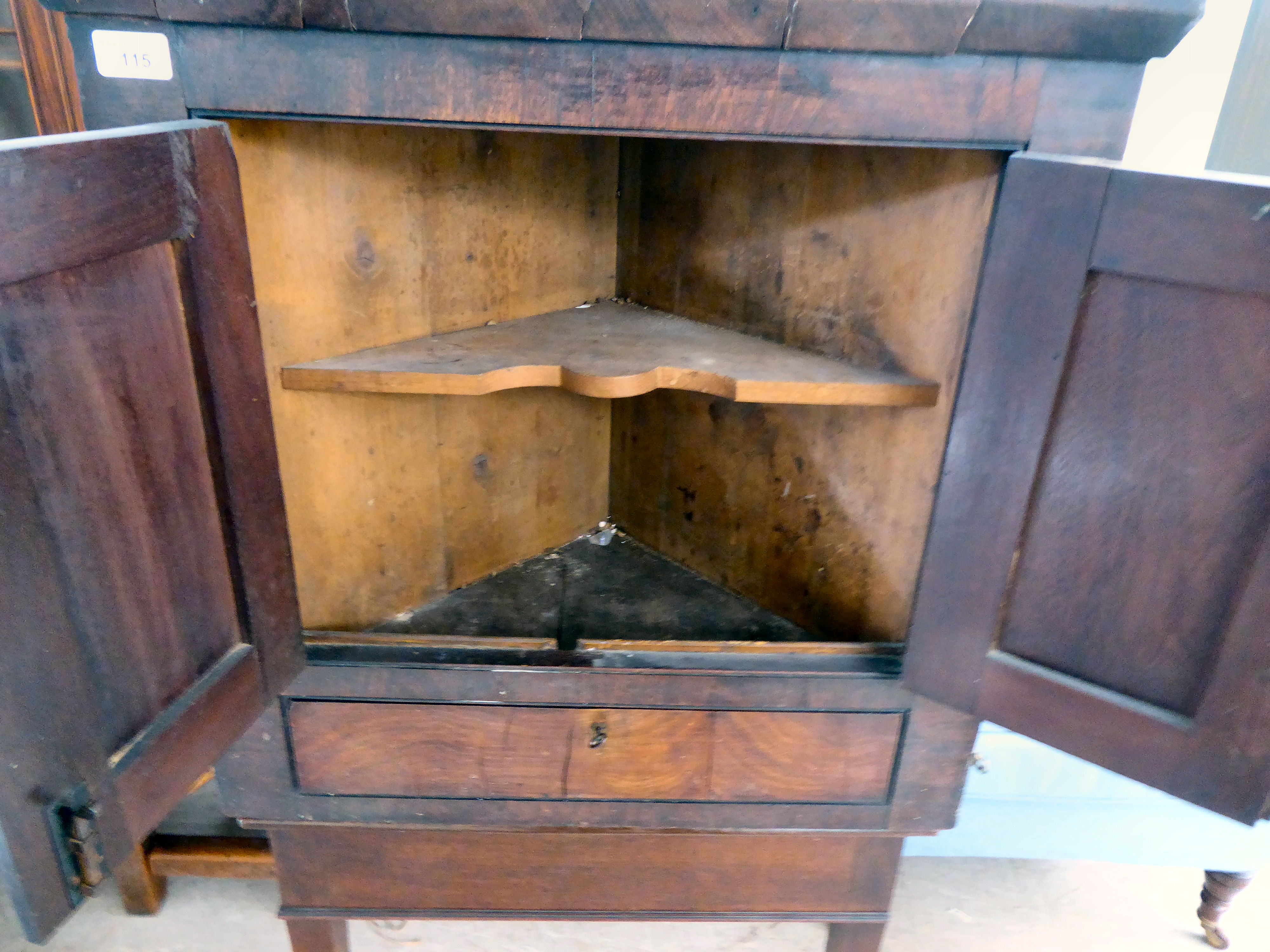 An early 19thC Georgian mahogany hanging corner cupboard with two fielded panelled doors, over a - Image 4 of 4