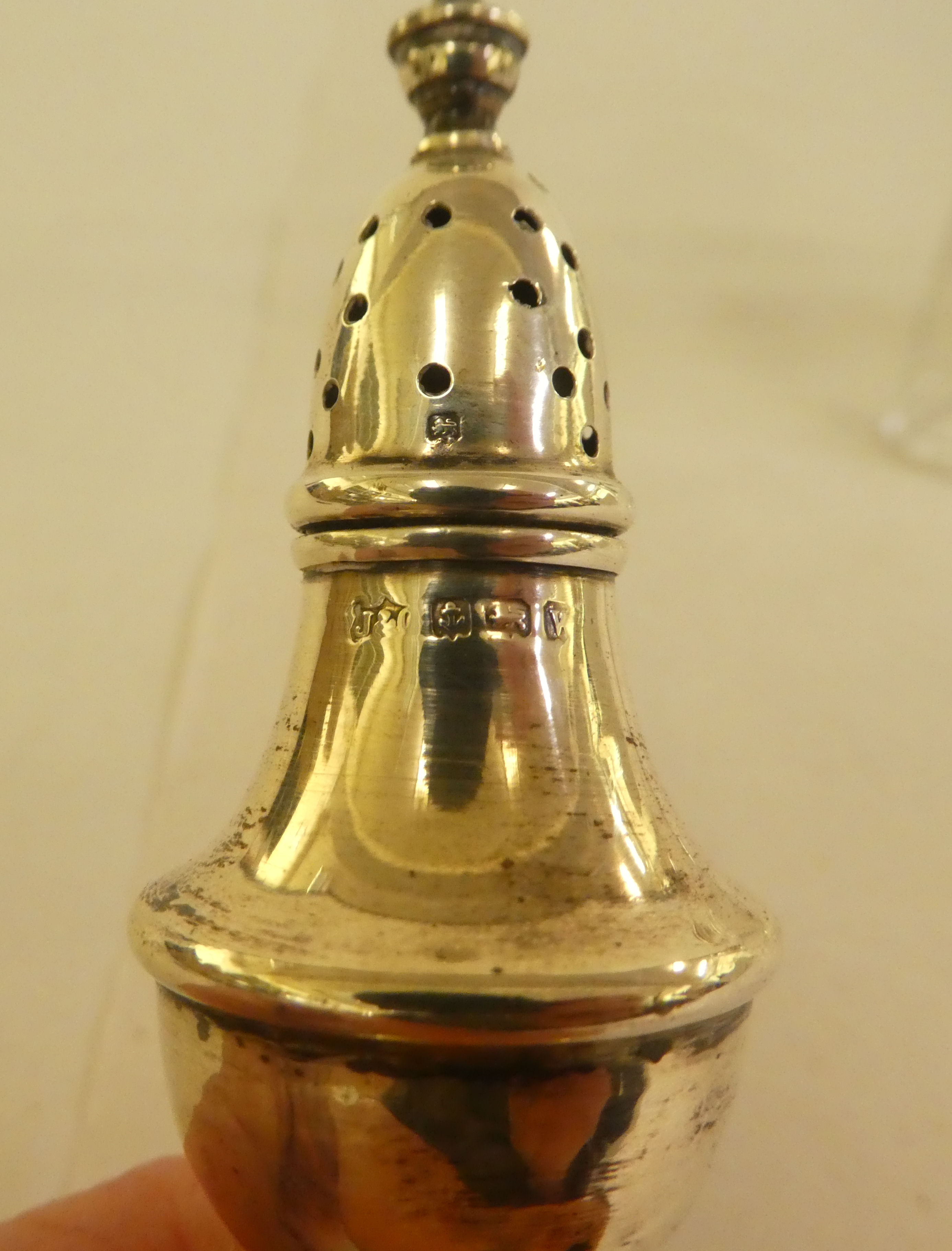 Silver collectables: to include an Art Nouveau silver crumb brush  London 1900 - Image 15 of 17