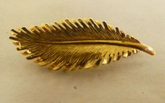 A 9ct gold leaf design brooch