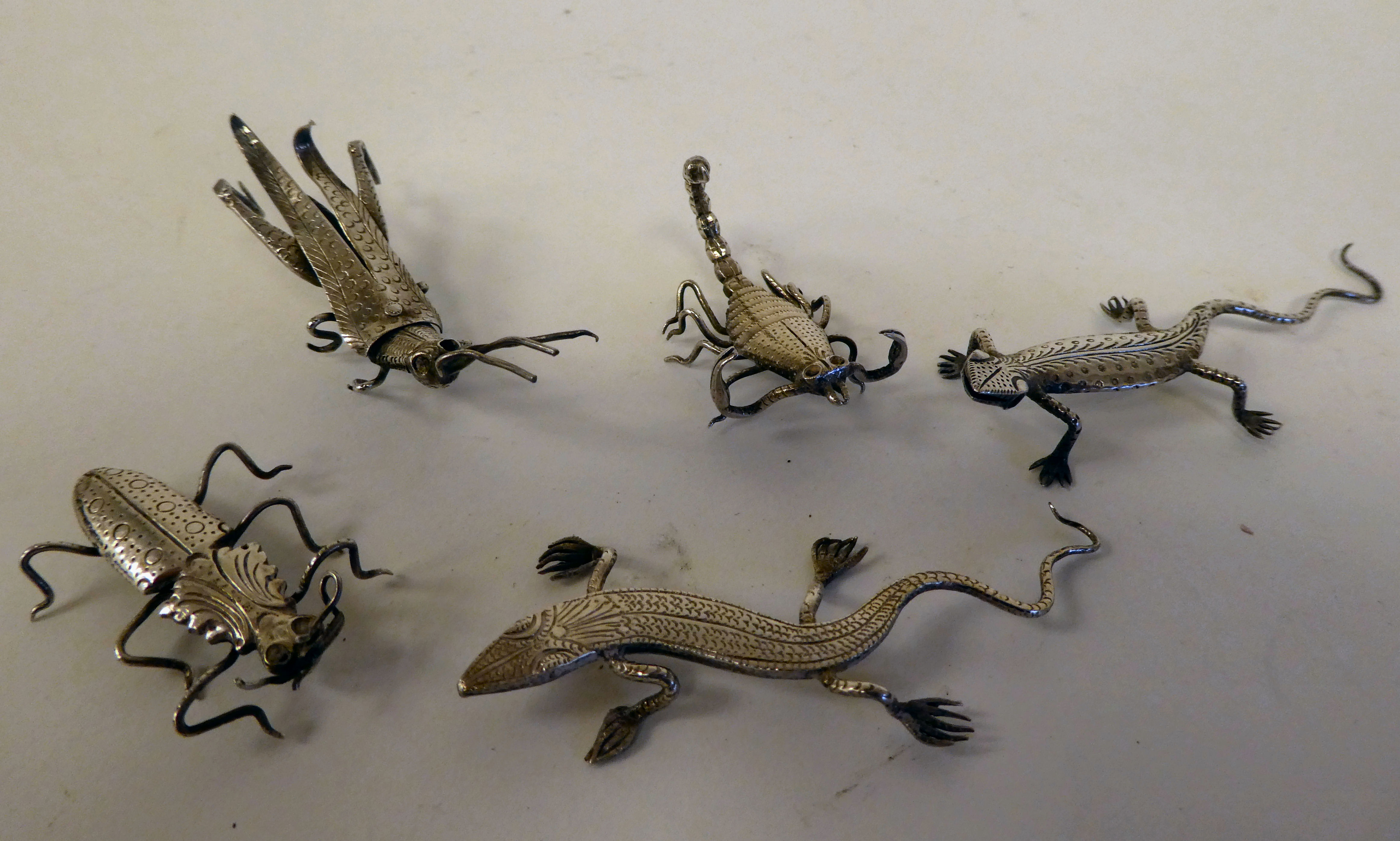 Eleven white metal miniature models of small reptiles and insects: to include beetles and bugs - Image 4 of 4