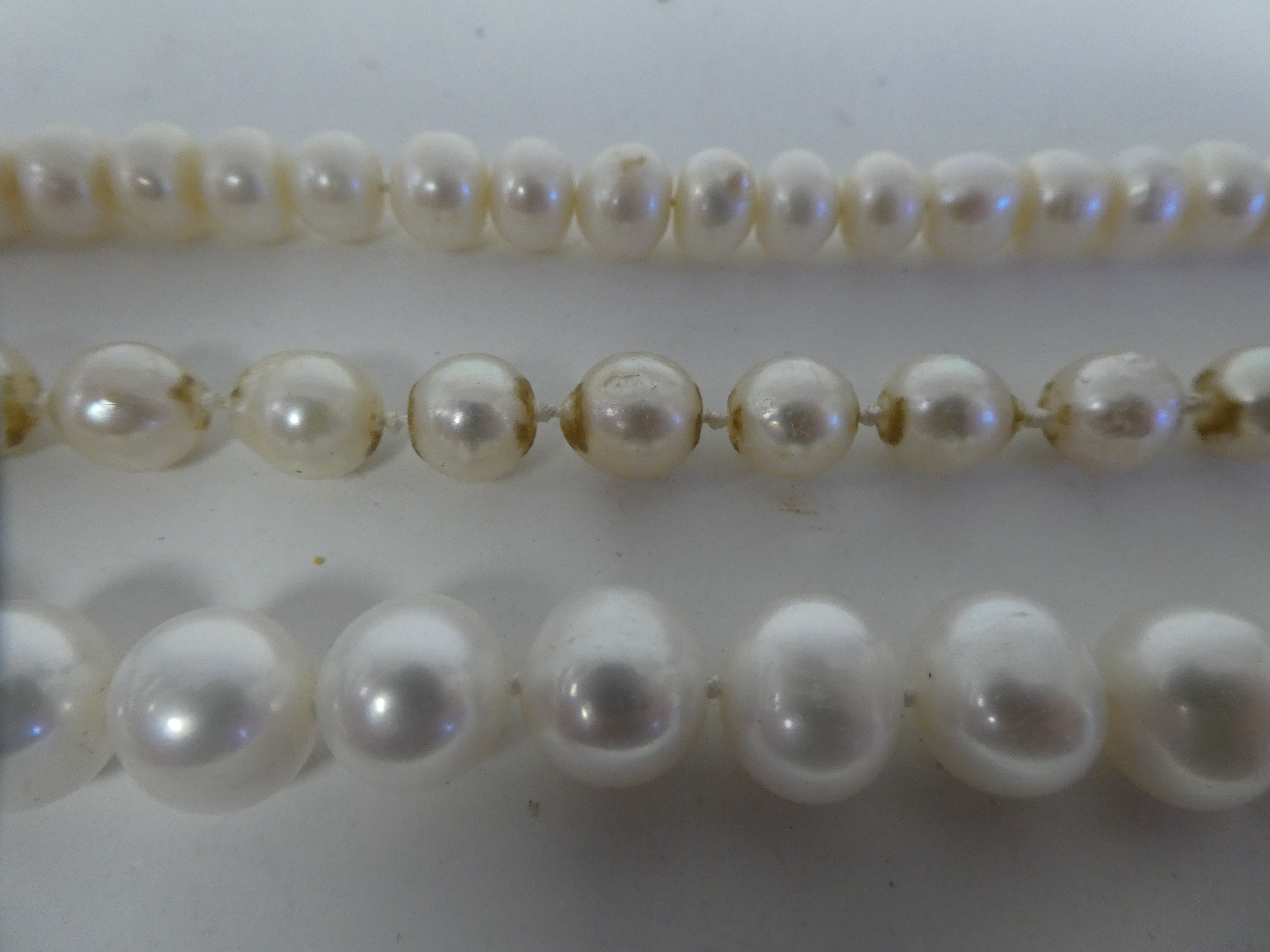 Single strand pearl necklaces - Image 5 of 5